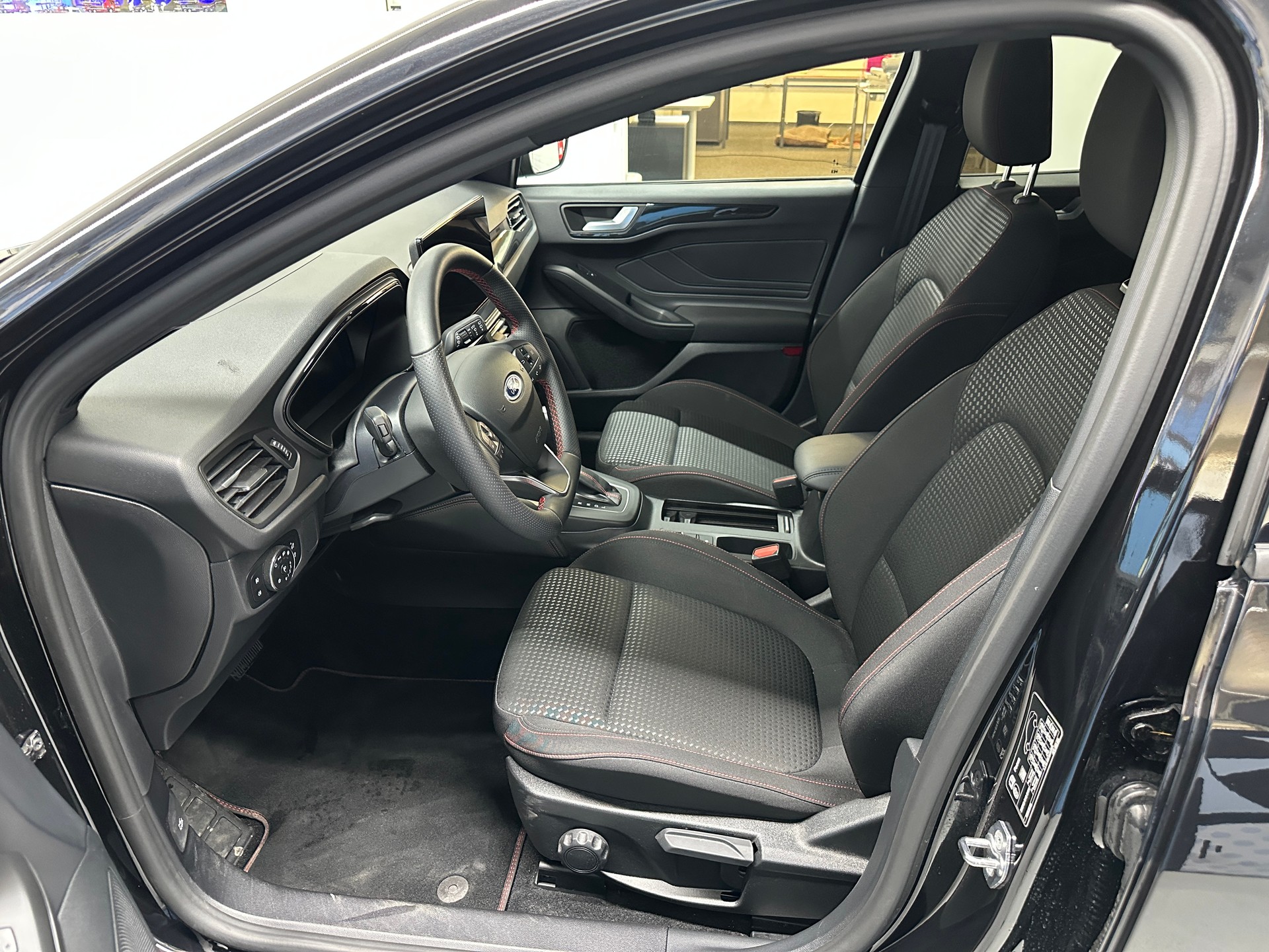 FORD Focus 1.0 MHEV ST-Line X Automat-image-7