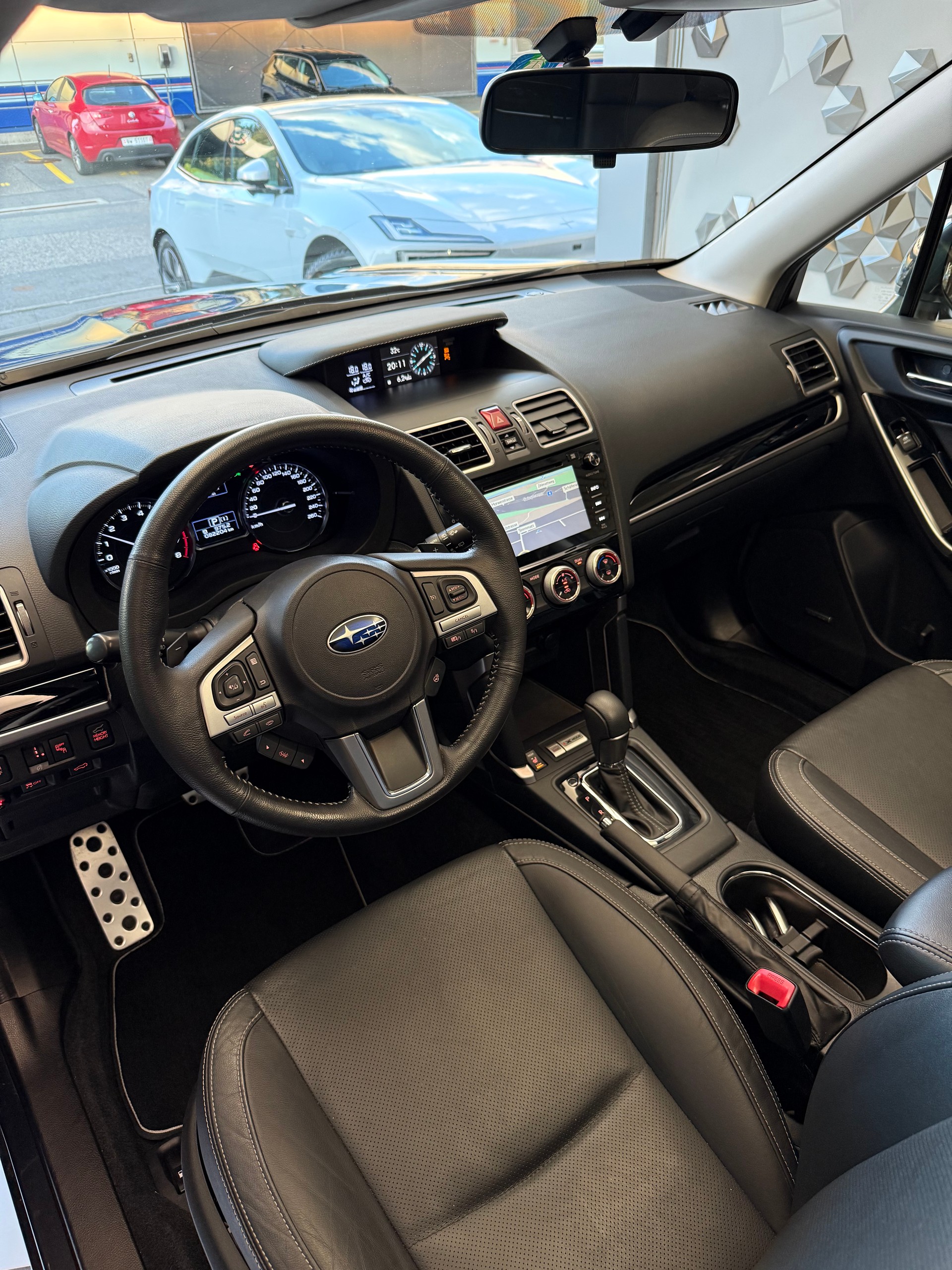 SUBARU Forester 2.0XT Luxury Lineartronic-image-4