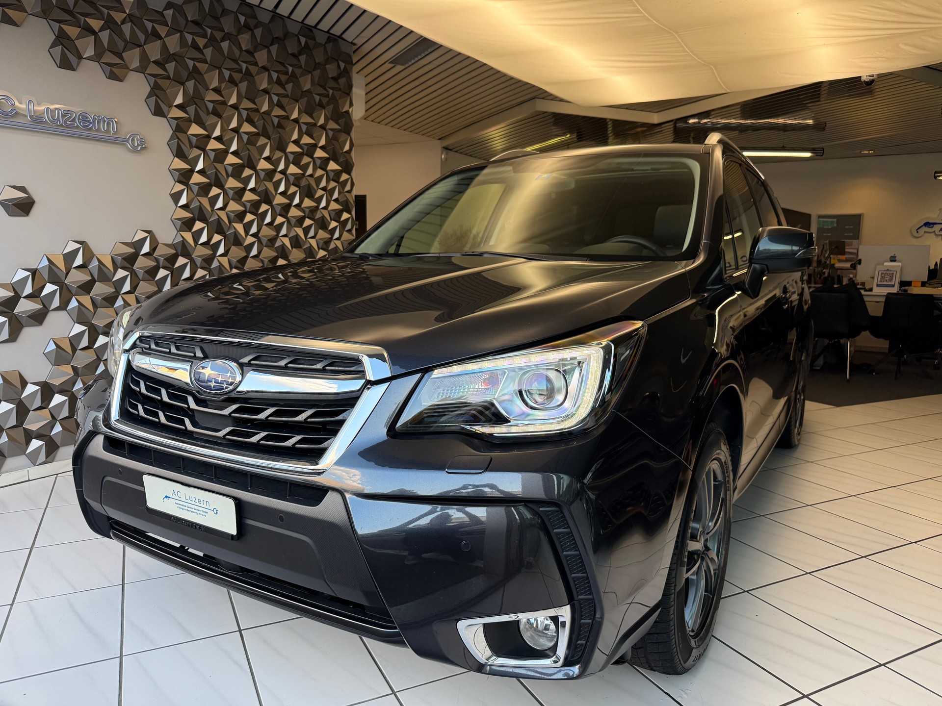 SUBARU Forester 2.0XT Luxury Lineartronic-image-0