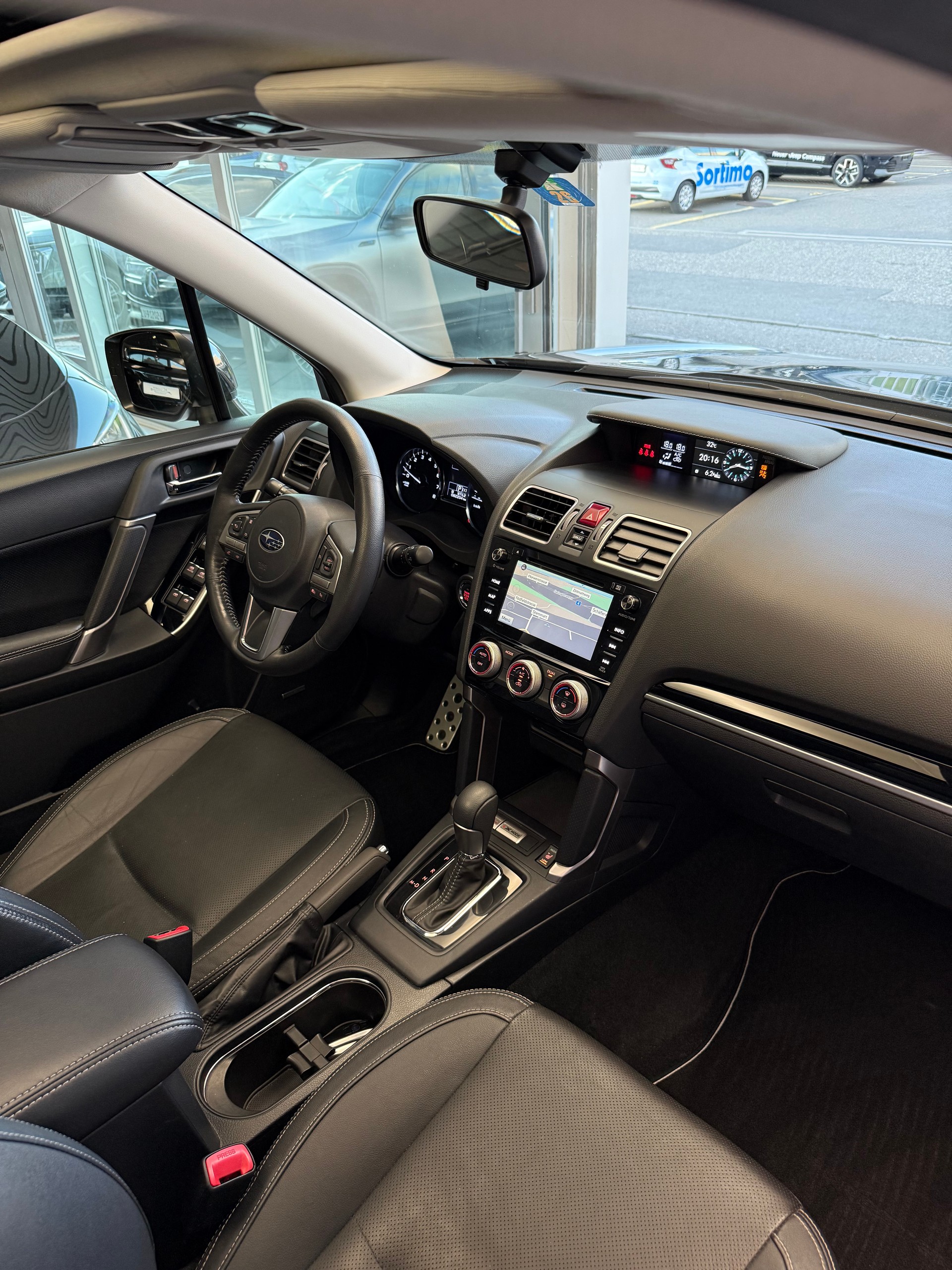 SUBARU Forester 2.0XT Luxury Lineartronic-image-11