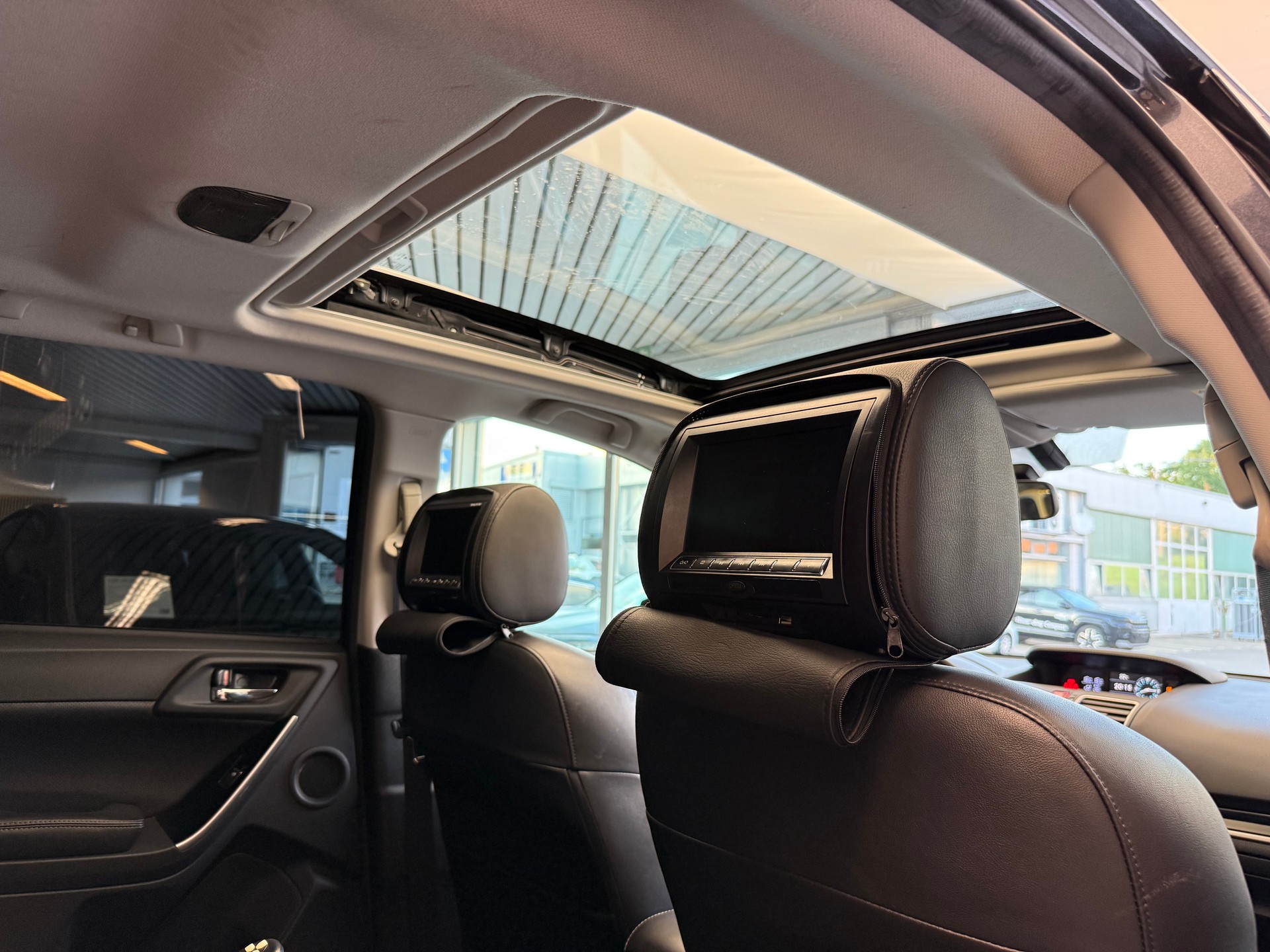 SUBARU Forester 2.0XT Luxury Lineartronic-image-9