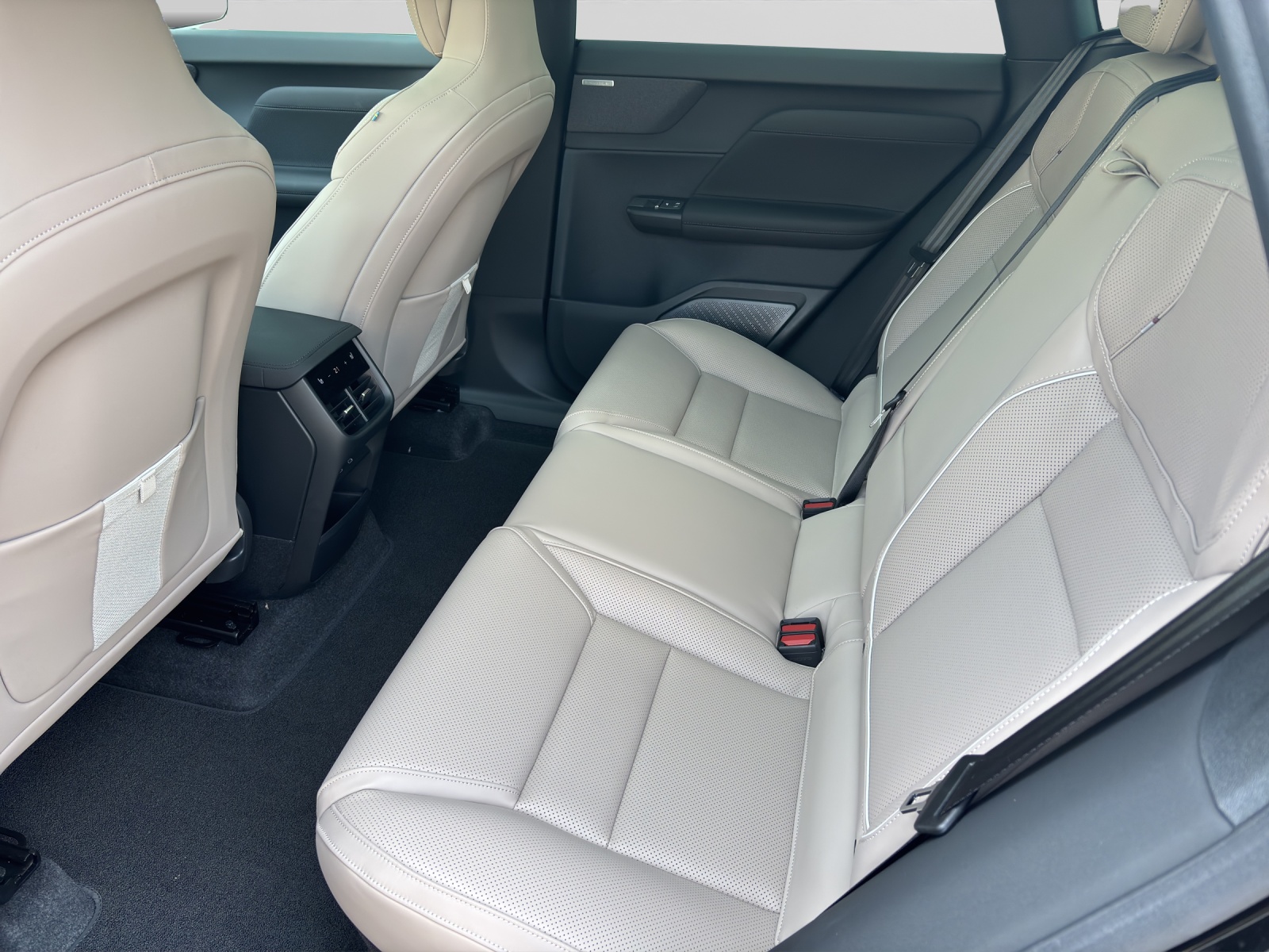 VOLVO EX60 Twin Ultra AWD-image-4