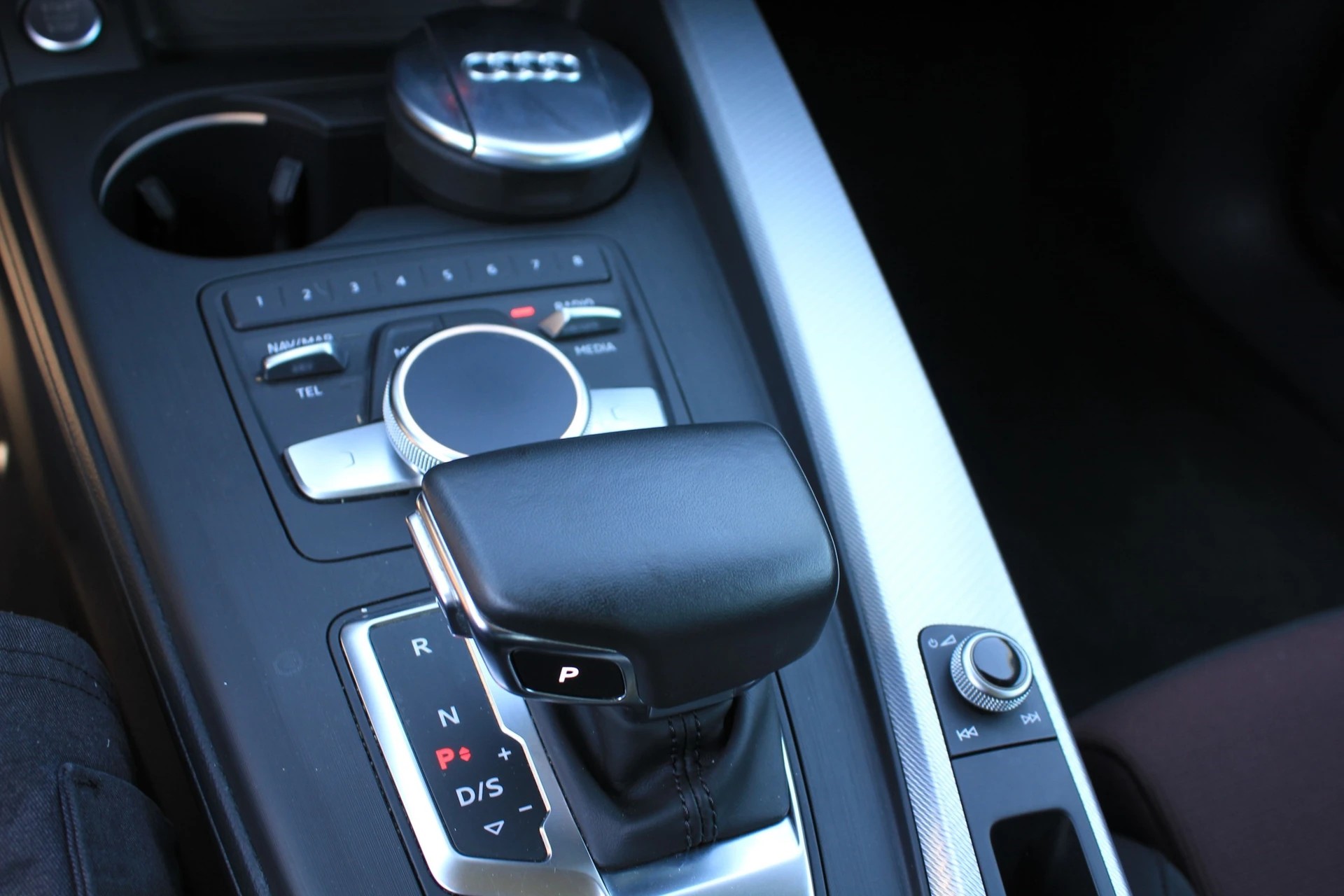 AUDI A4 Avant 40 TDI Sport quattro S-tronic-image-12