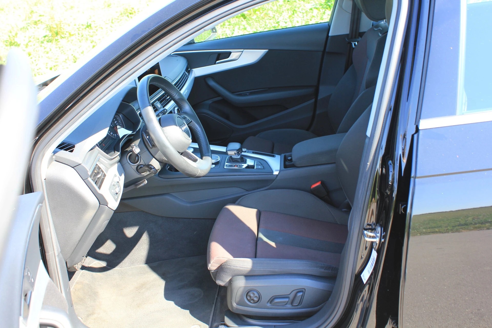 AUDI A4 Avant 40 TDI Sport quattro S-tronic-image-8