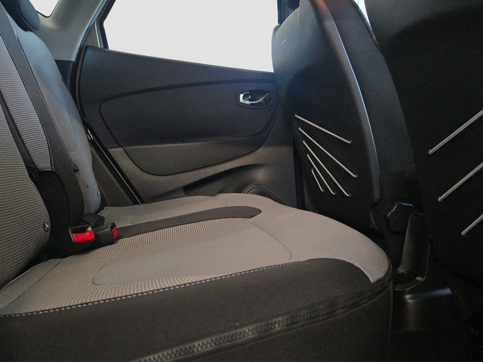 RENAULT Captur 1.2 T 16V Privilège EDC-image-10