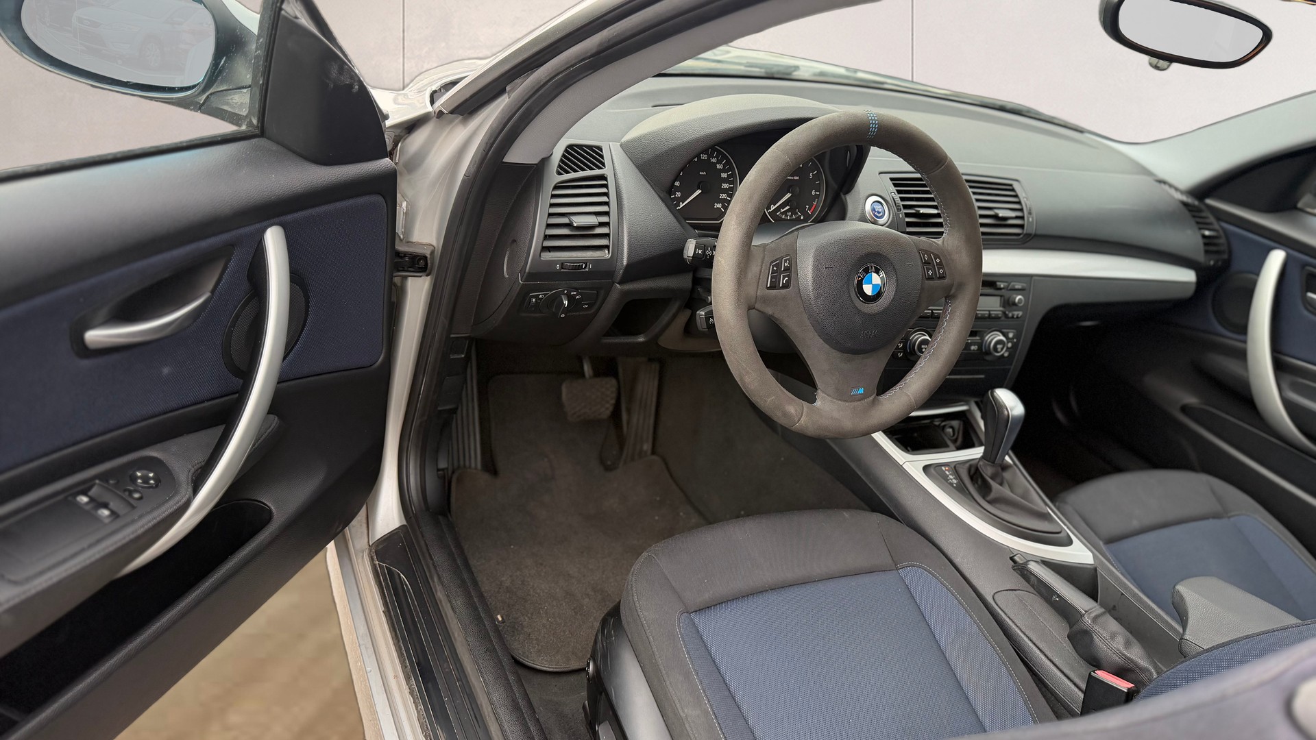 BMW 118i Steptronic-image-11