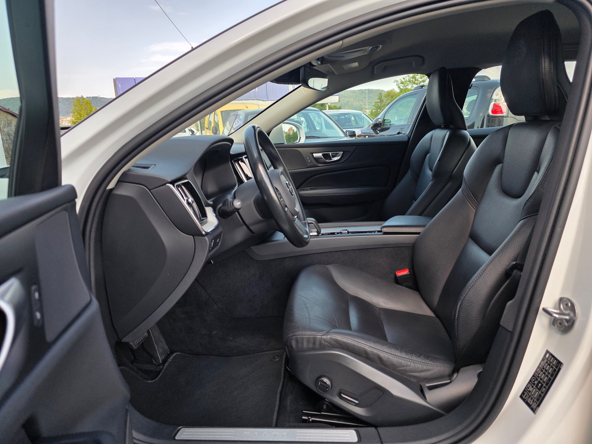 VOLVO VOLVO V60 Cross Country B4 D AWD Geartronic | CH-Fahrzeug | Gratis-Service bis 150'000 km | Top Zustand | Top Ausstattung-image-7