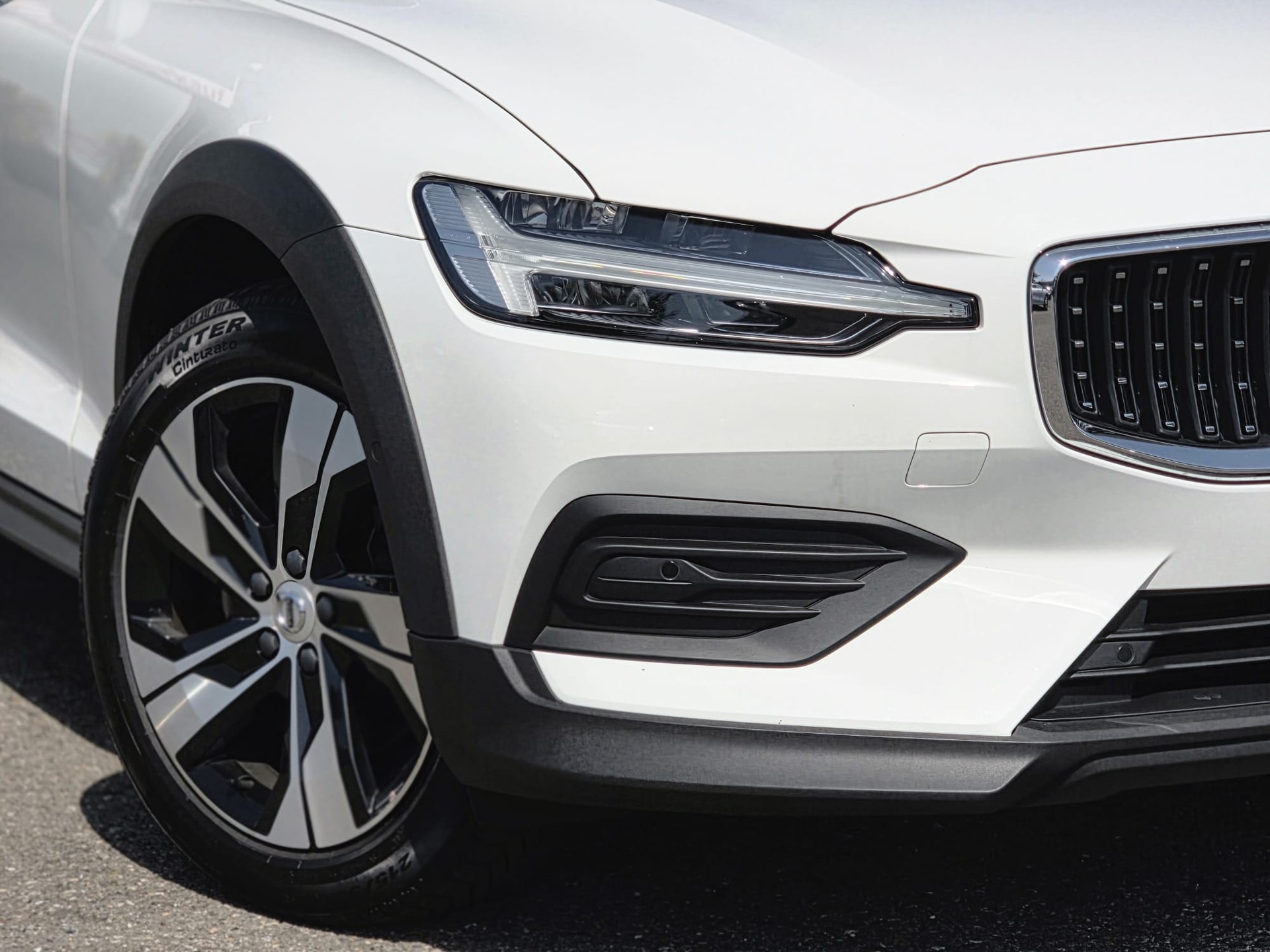 VOLVO VOLVO V60 Cross Country B4 D AWD Geartronic | CH-Fahrzeug | Gratis-Service bis 150'000 km | Top Zustand | Top Ausstattung-image-3