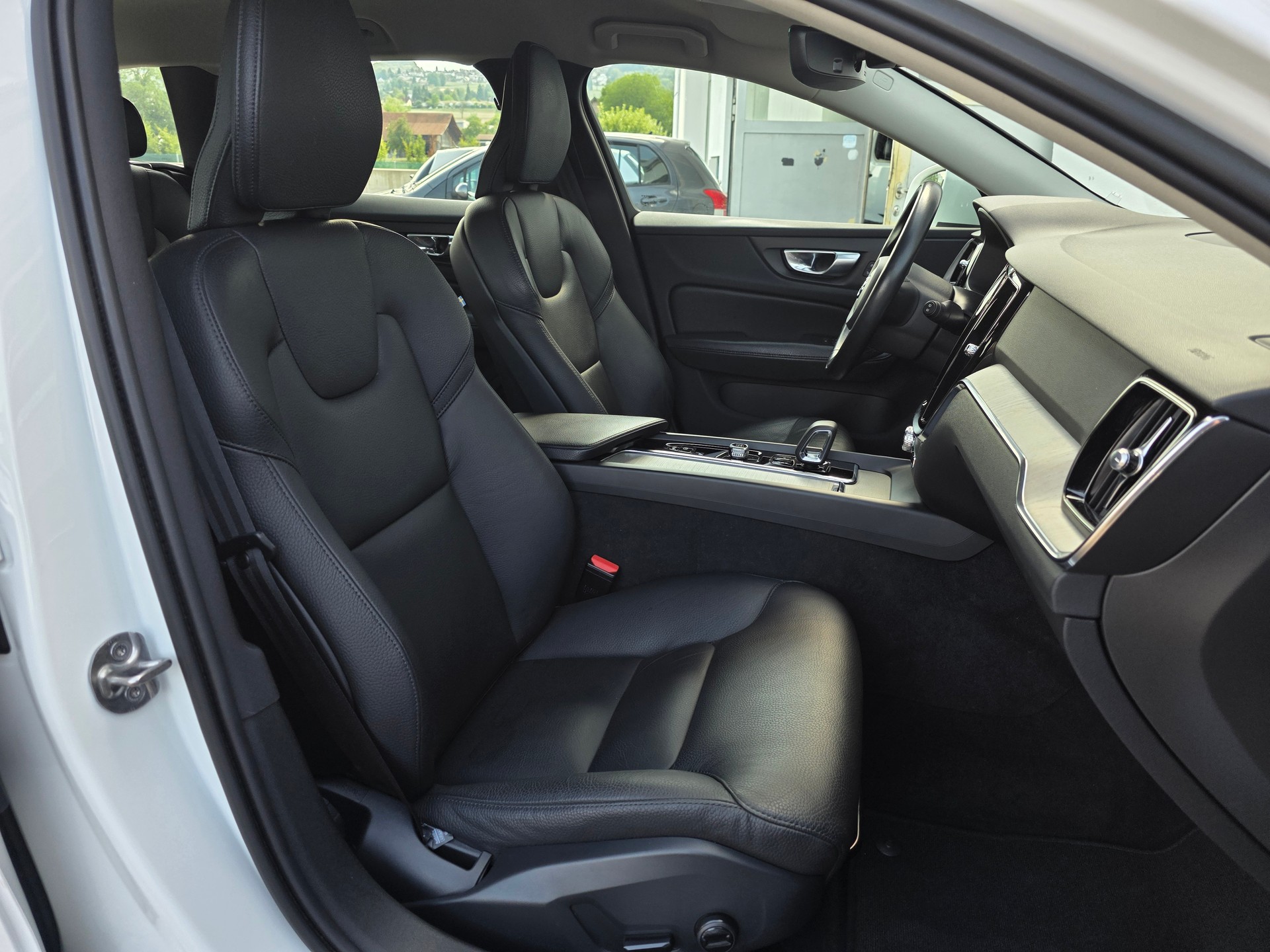VOLVO VOLVO V60 Cross Country B4 D AWD Geartronic | CH-Fahrzeug | Gratis-Service bis 150'000 km | Top Zustand | Top Ausstattung-image-18