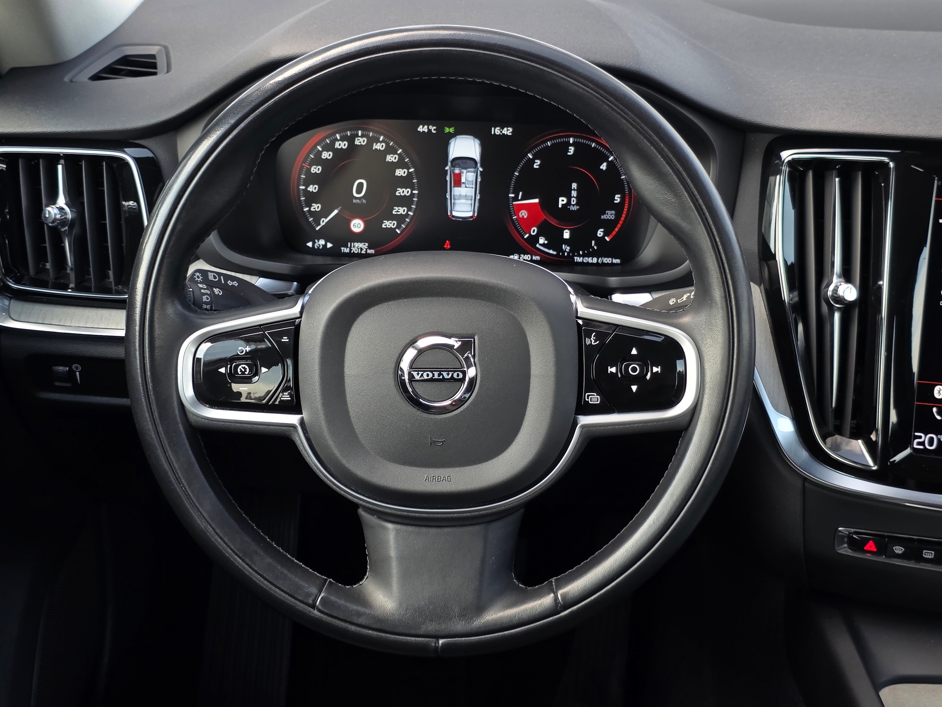 VOLVO VOLVO V60 Cross Country B4 D AWD Geartronic | CH-Fahrzeug | Gratis-Service bis 150'000 km | Top Zustand | Top Ausstattung-image-12