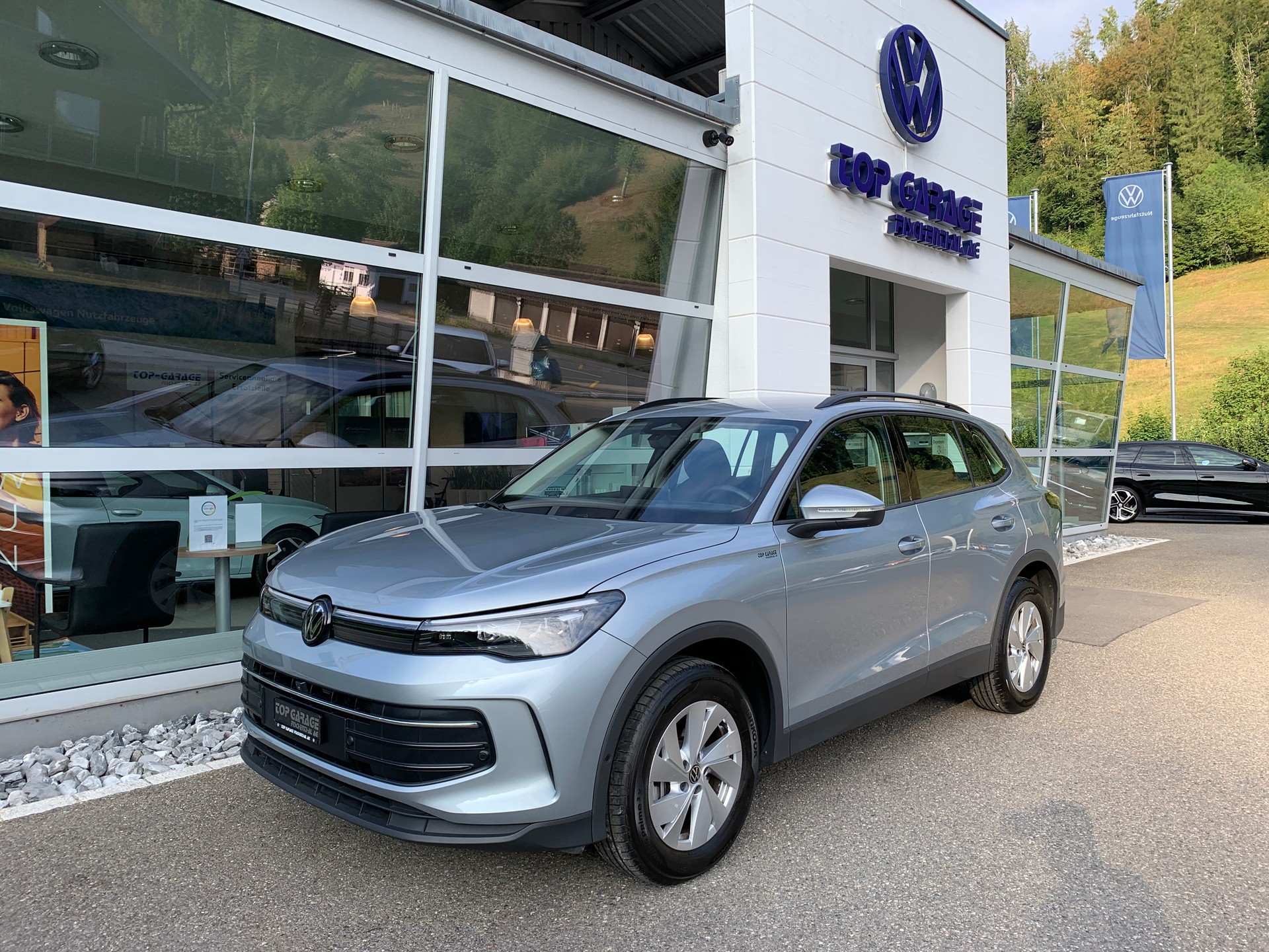 VW Tiguan 2.0 TSI DSG Life 4Motion-image-0