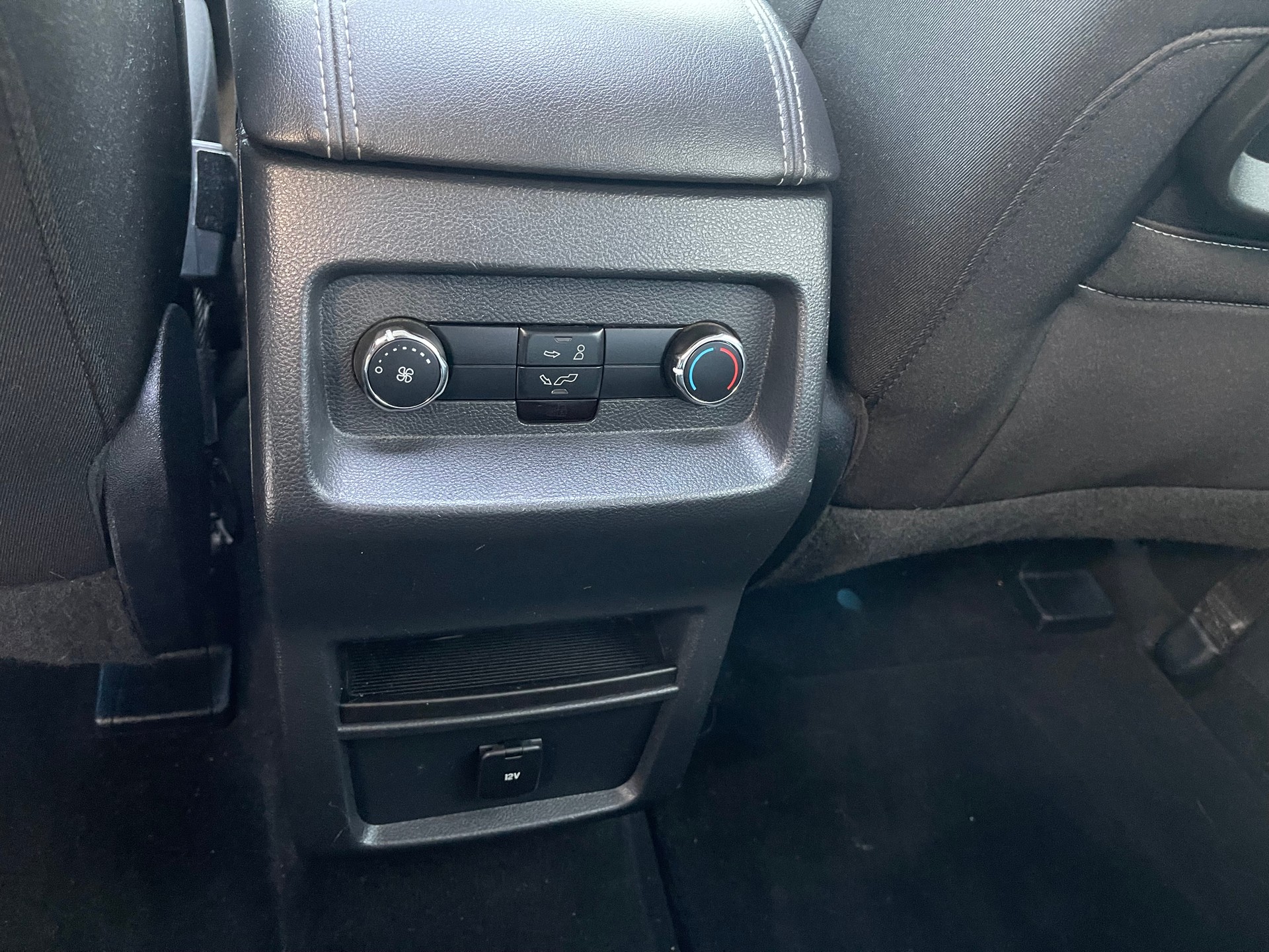 FORD Galaxy 2.0 TDCi Titanium AWD PowerShift-image-23
