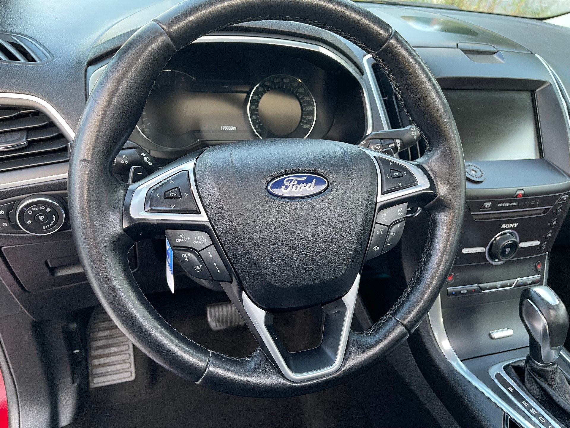 FORD Galaxy 2.0 TDCi Titanium AWD PowerShift-image-24
