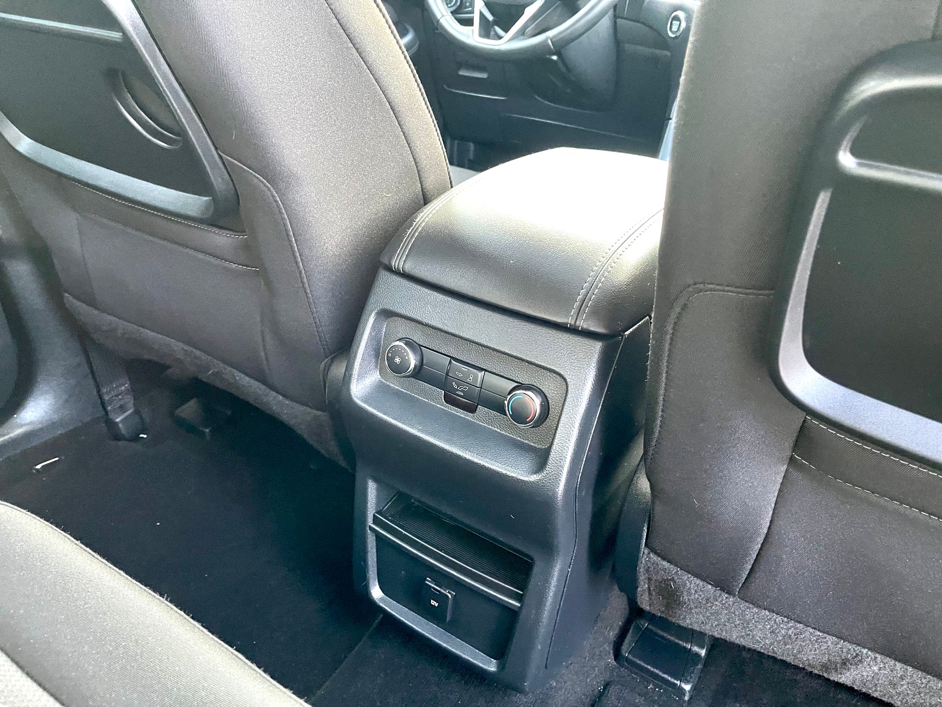 FORD Galaxy 2.0 TDCi Titanium AWD PowerShift-image-11