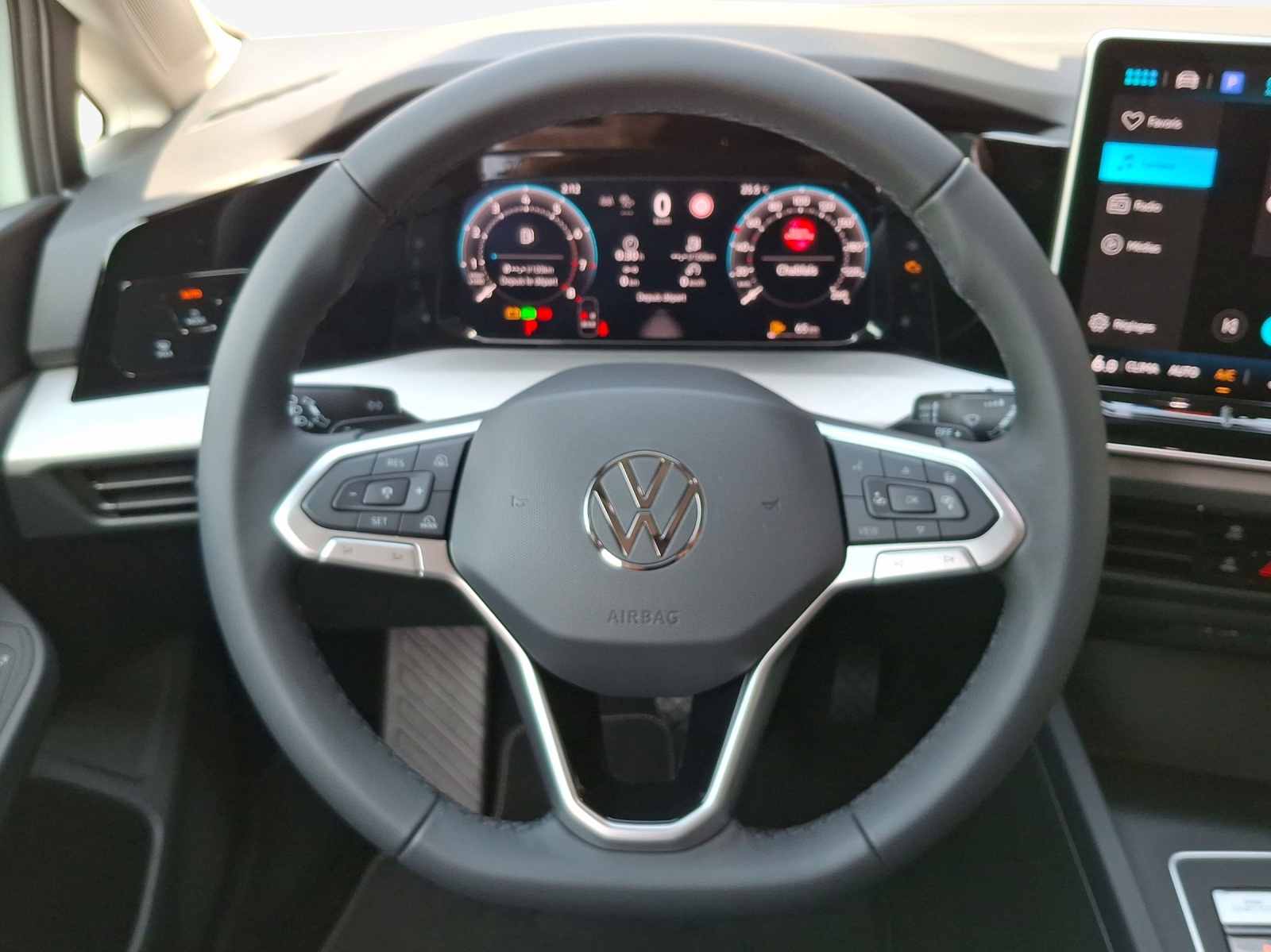 VW Golf 1.5 e TSI mHEV Value DSG-image-9