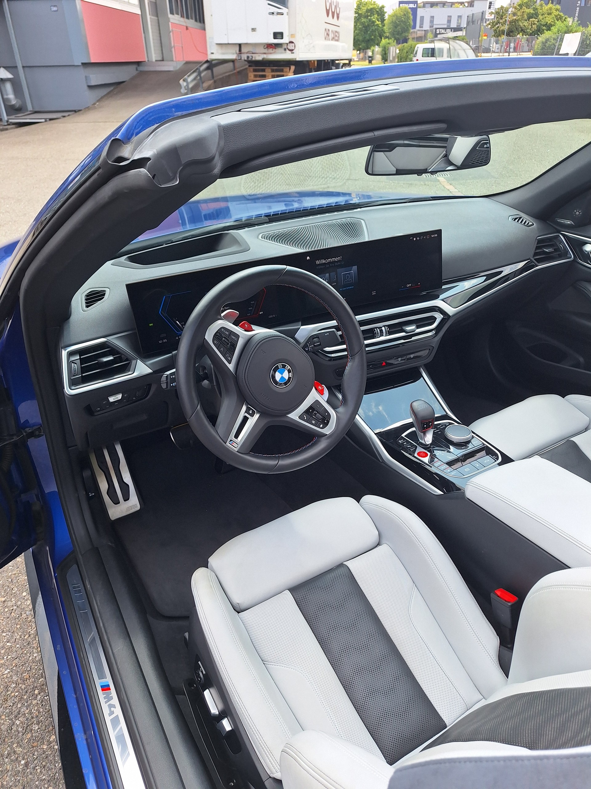 BMW M4 Cabrio Competition M xDrive-image-6