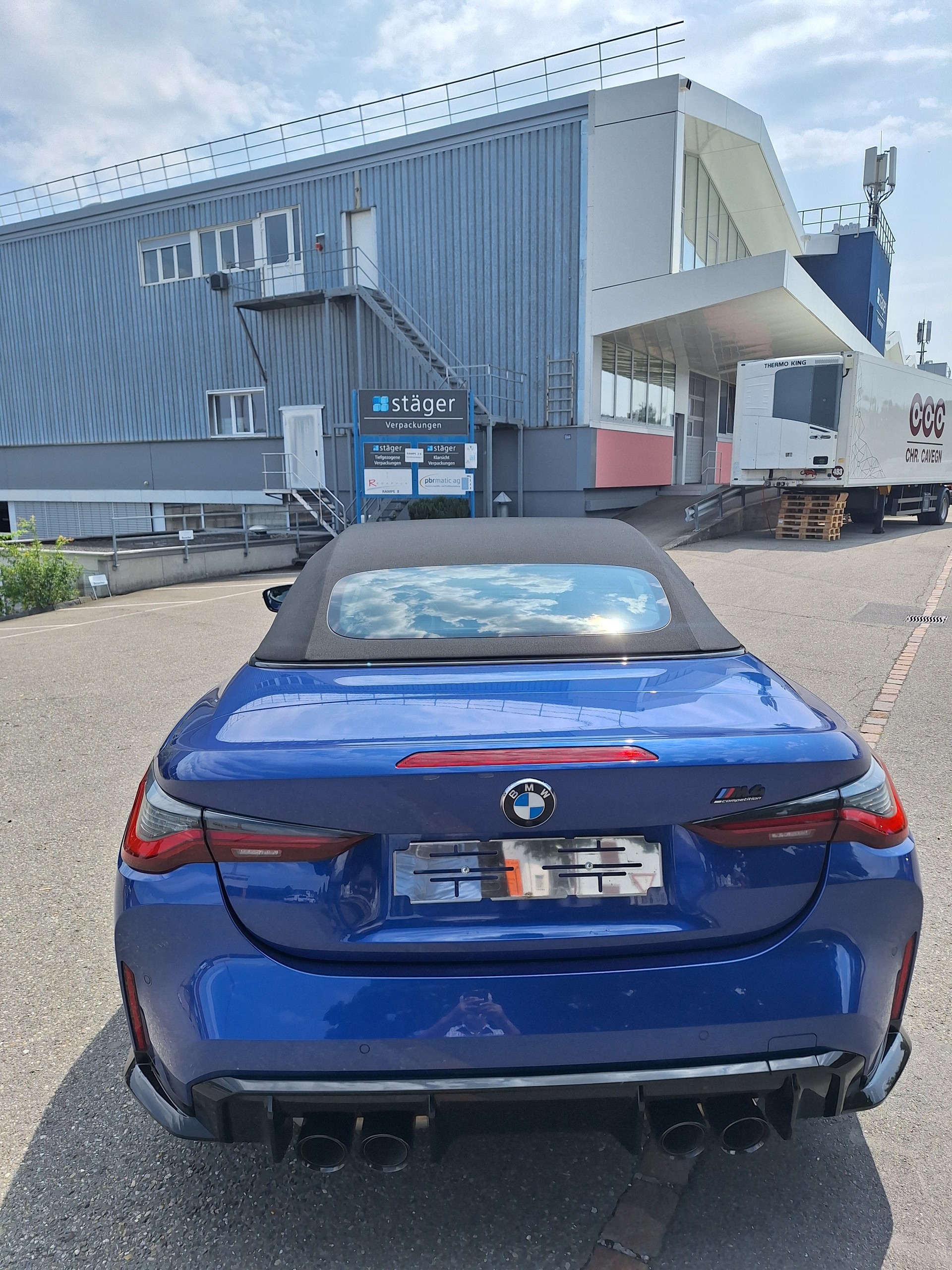 BMW M4 Cabrio Competition M xDrive-image-4