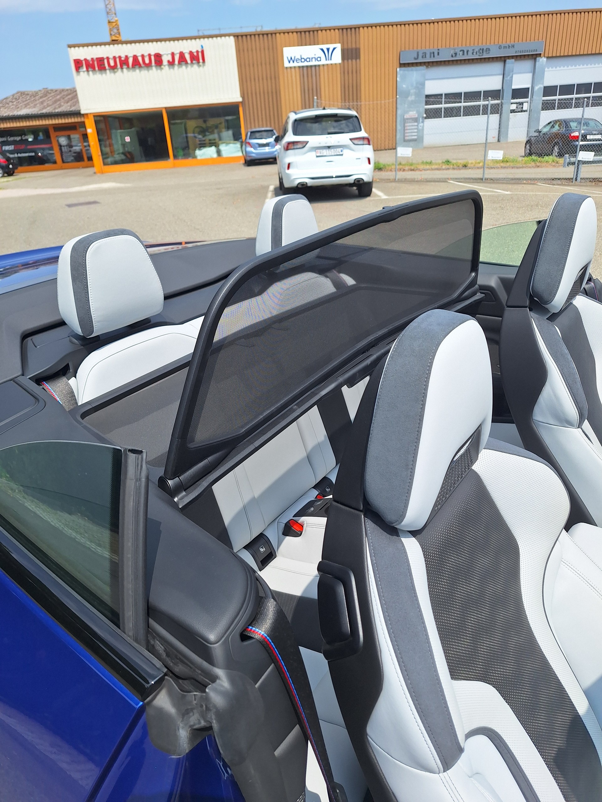 BMW M4 Cabrio Competition M xDrive-image-8