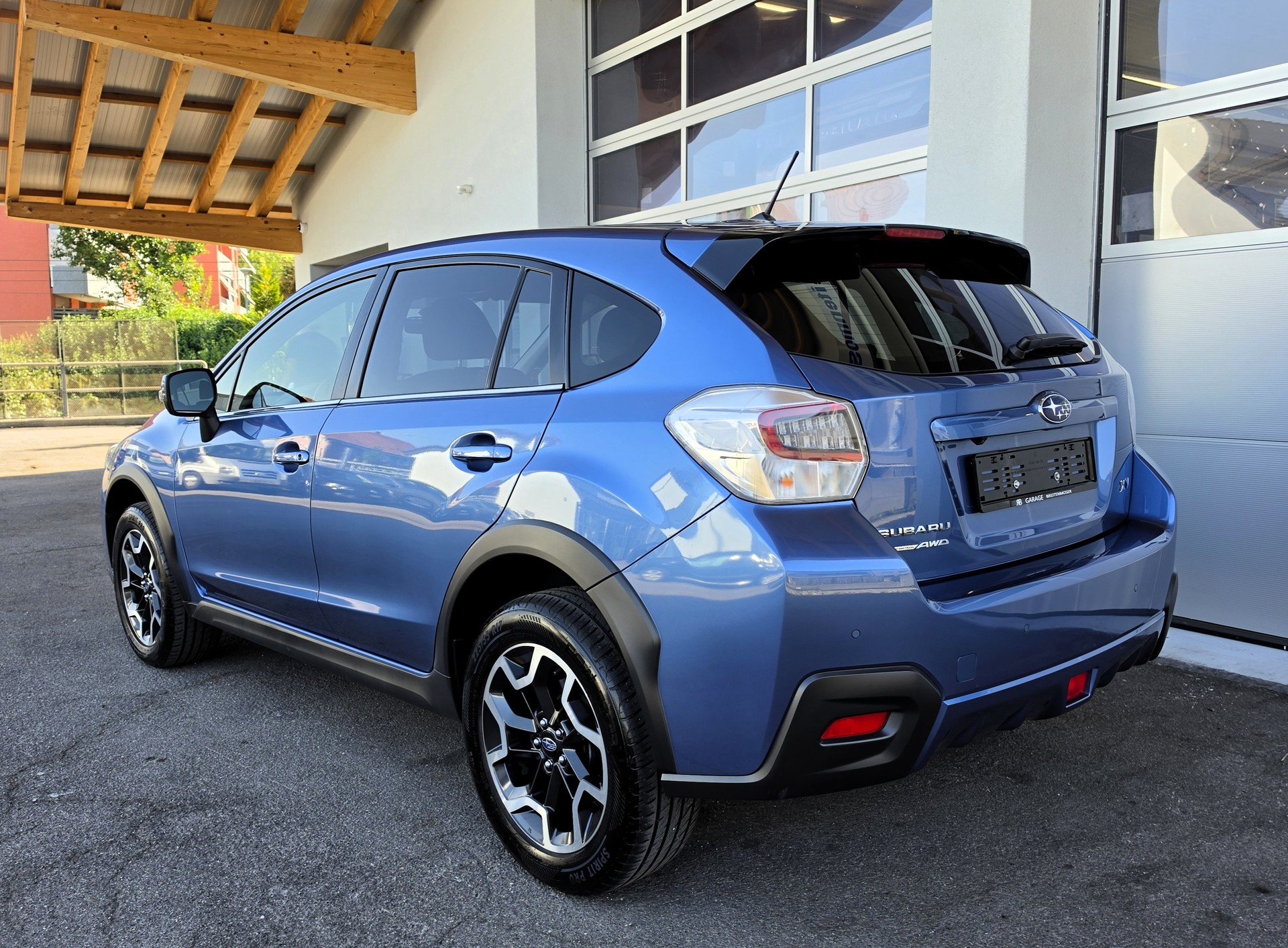 SUBARU XV 2.0 Swiss Three AWD CVT-image-3