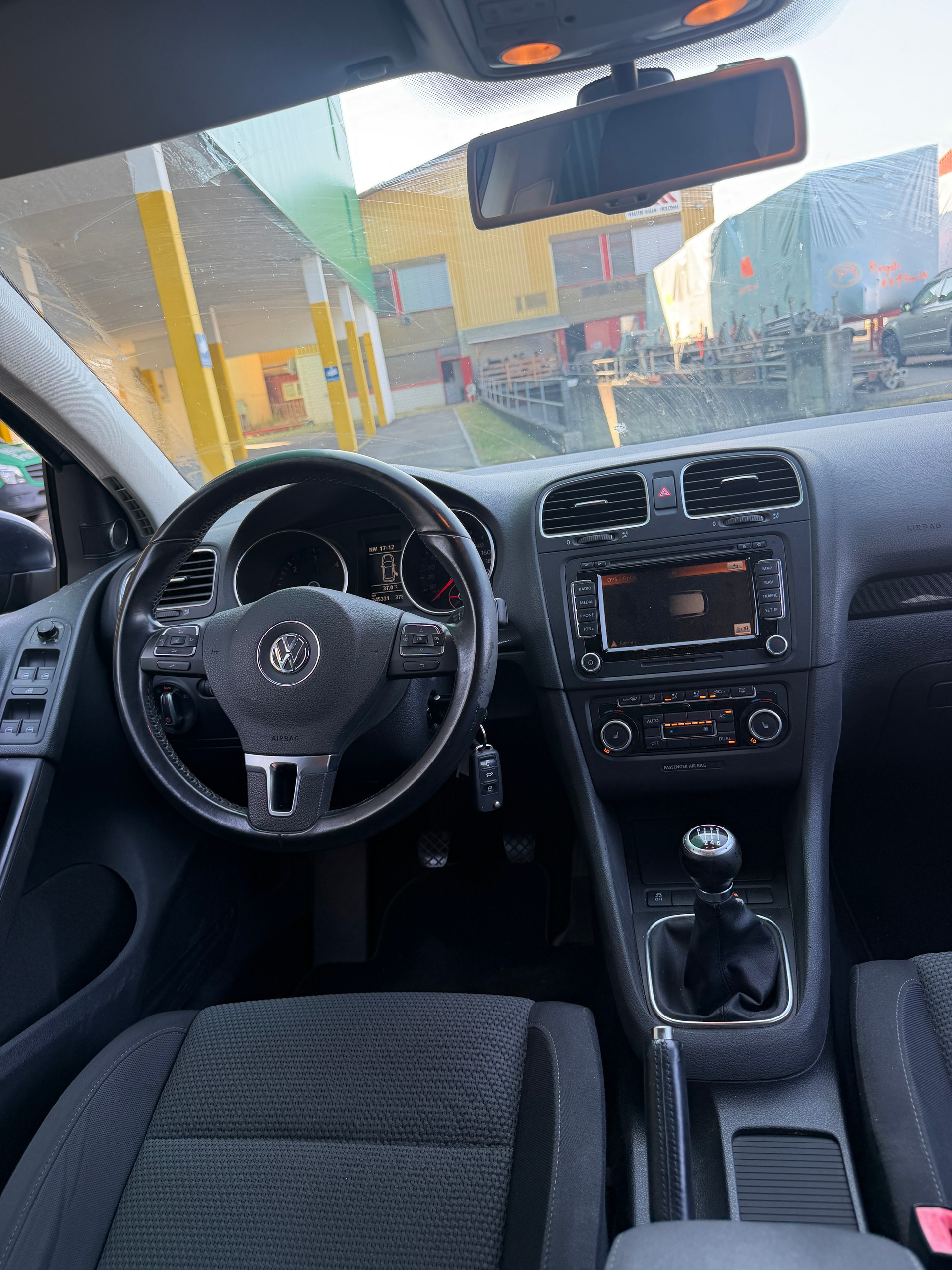 VW Golf 2.0 TDI Comfortline 4Motion-image-9
