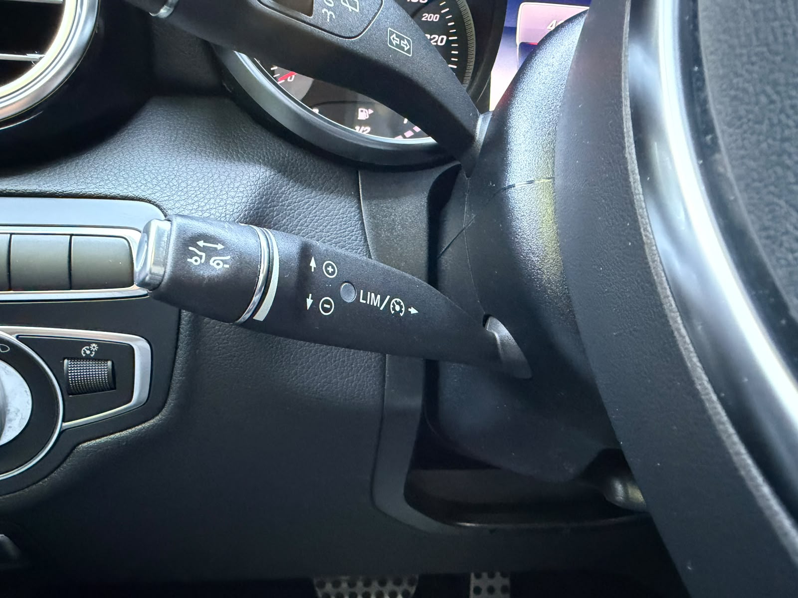 MERCEDES-BENZ GLC 250 d AMG Line 4Matic 9G-Tronic-image-25