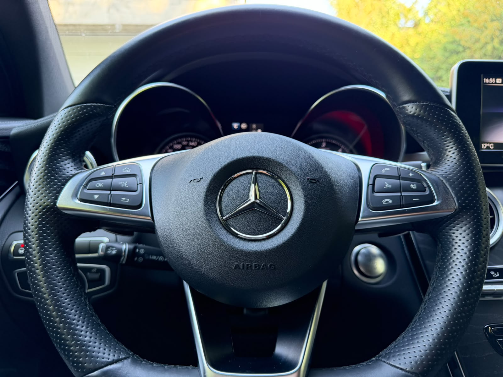 MERCEDES-BENZ GLC 250 d AMG Line 4Matic 9G-Tronic-image-24