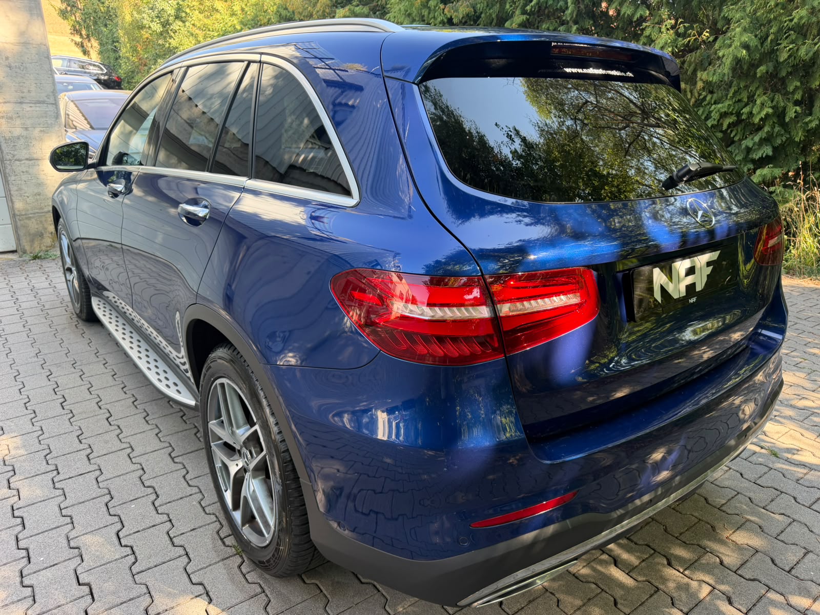 MERCEDES-BENZ GLC 250 d AMG Line 4Matic 9G-Tronic-showroom-element-2