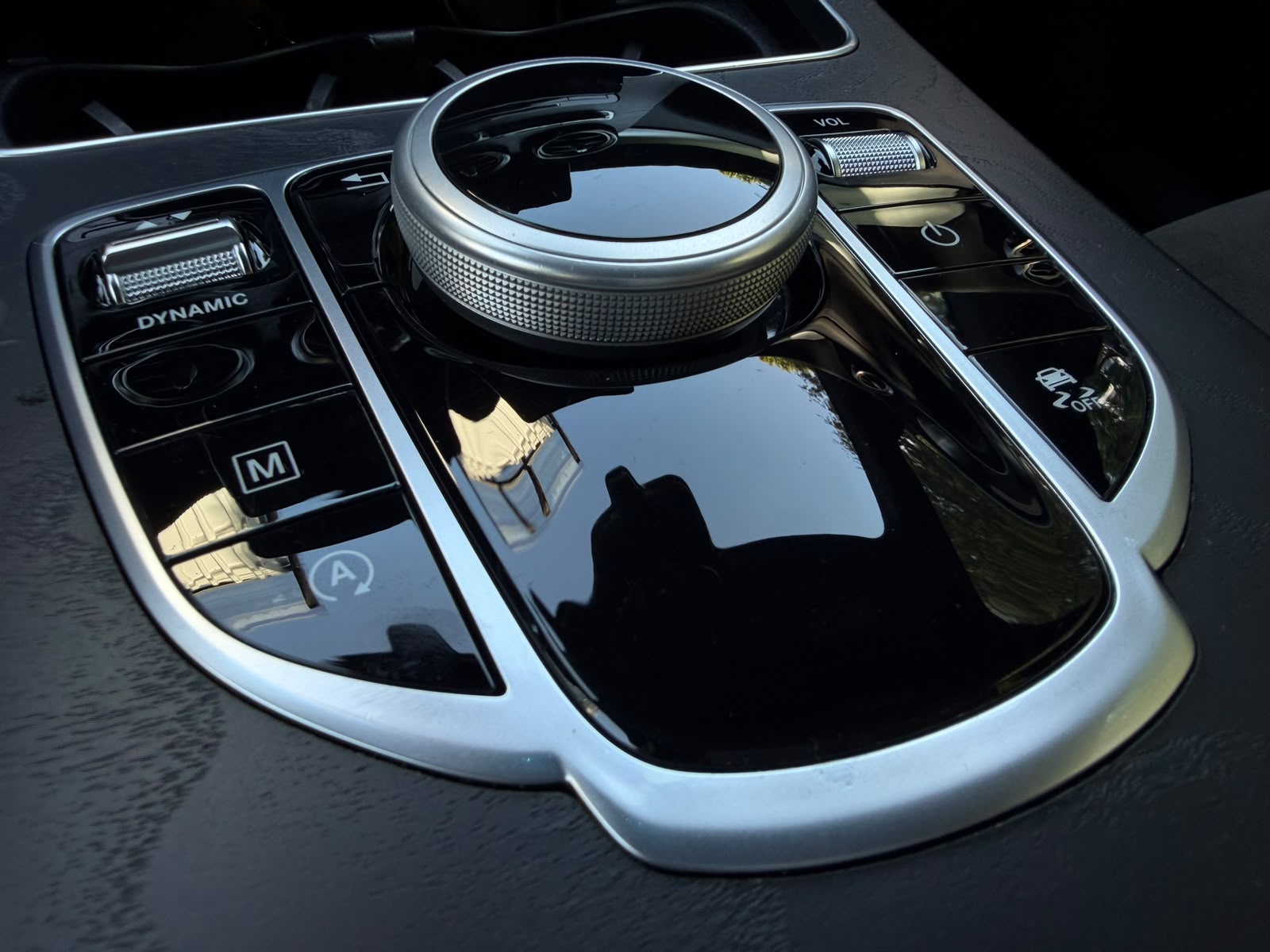 MERCEDES-BENZ GLC 250 d AMG Line 4Matic 9G-Tronic-image-23