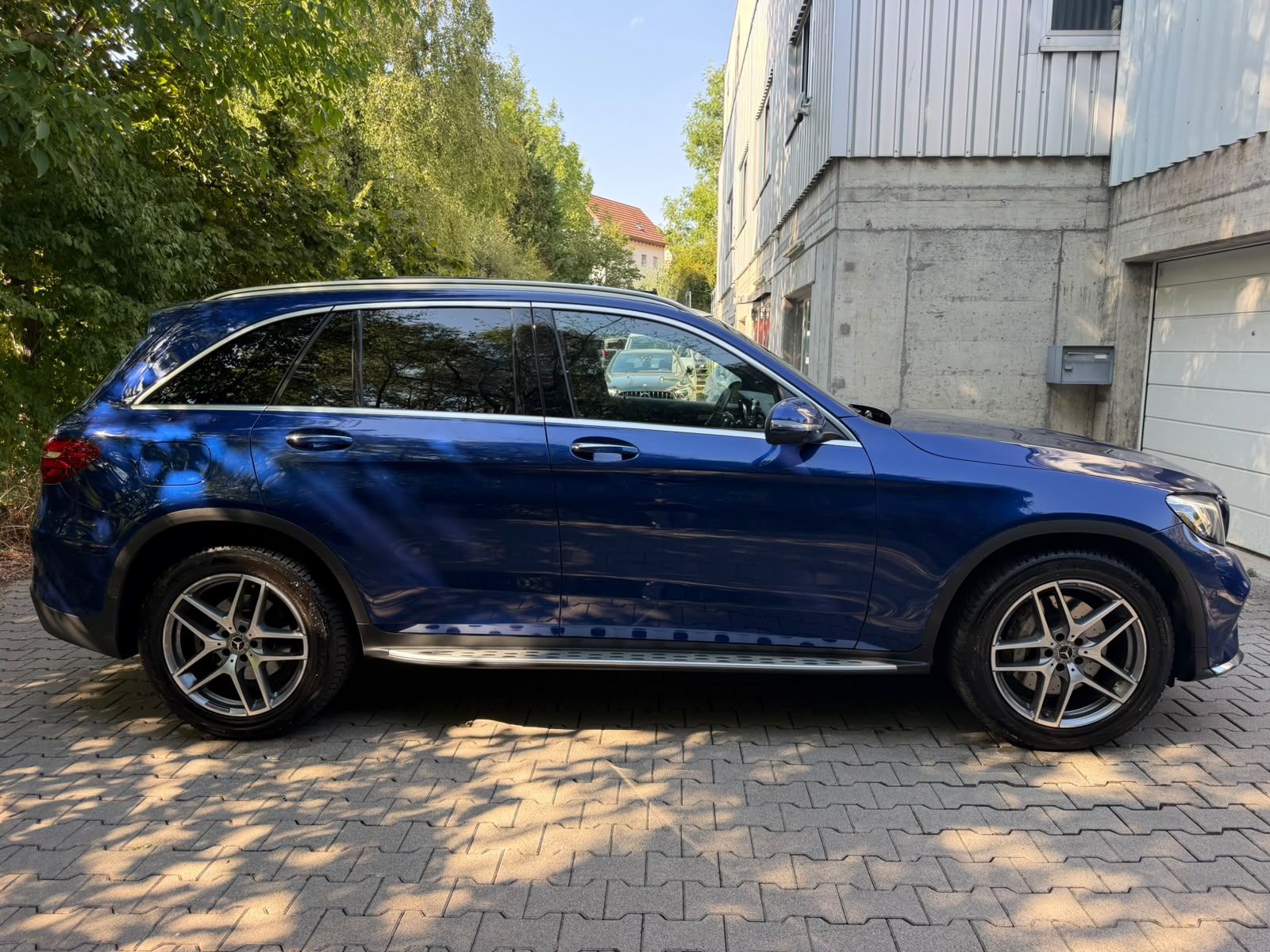 MERCEDES-BENZ GLC 250 d AMG Line 4Matic 9G-Tronic-image-5