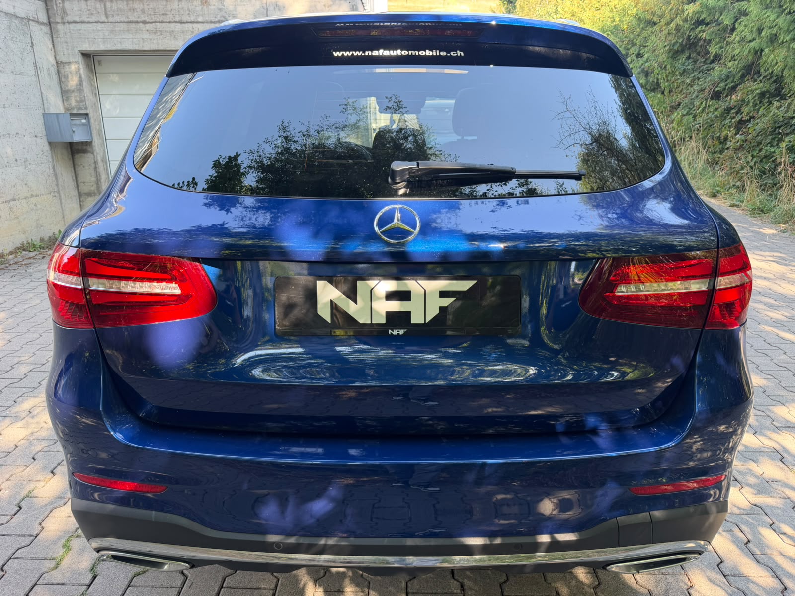 MERCEDES-BENZ GLC 250 d AMG Line 4Matic 9G-Tronic-showroom-element-3
