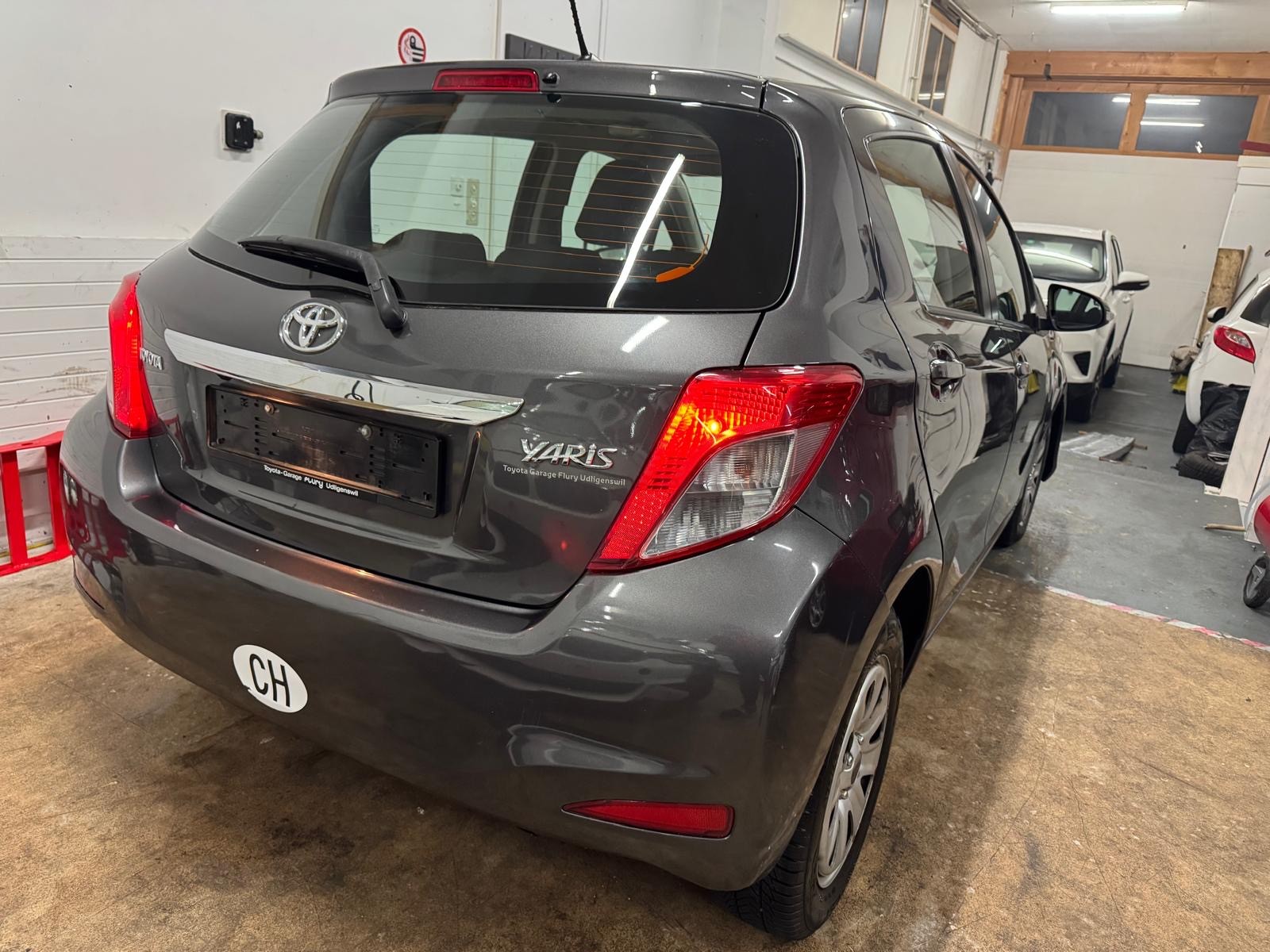 TOYOTA Yaris 1.33 Style-image-3