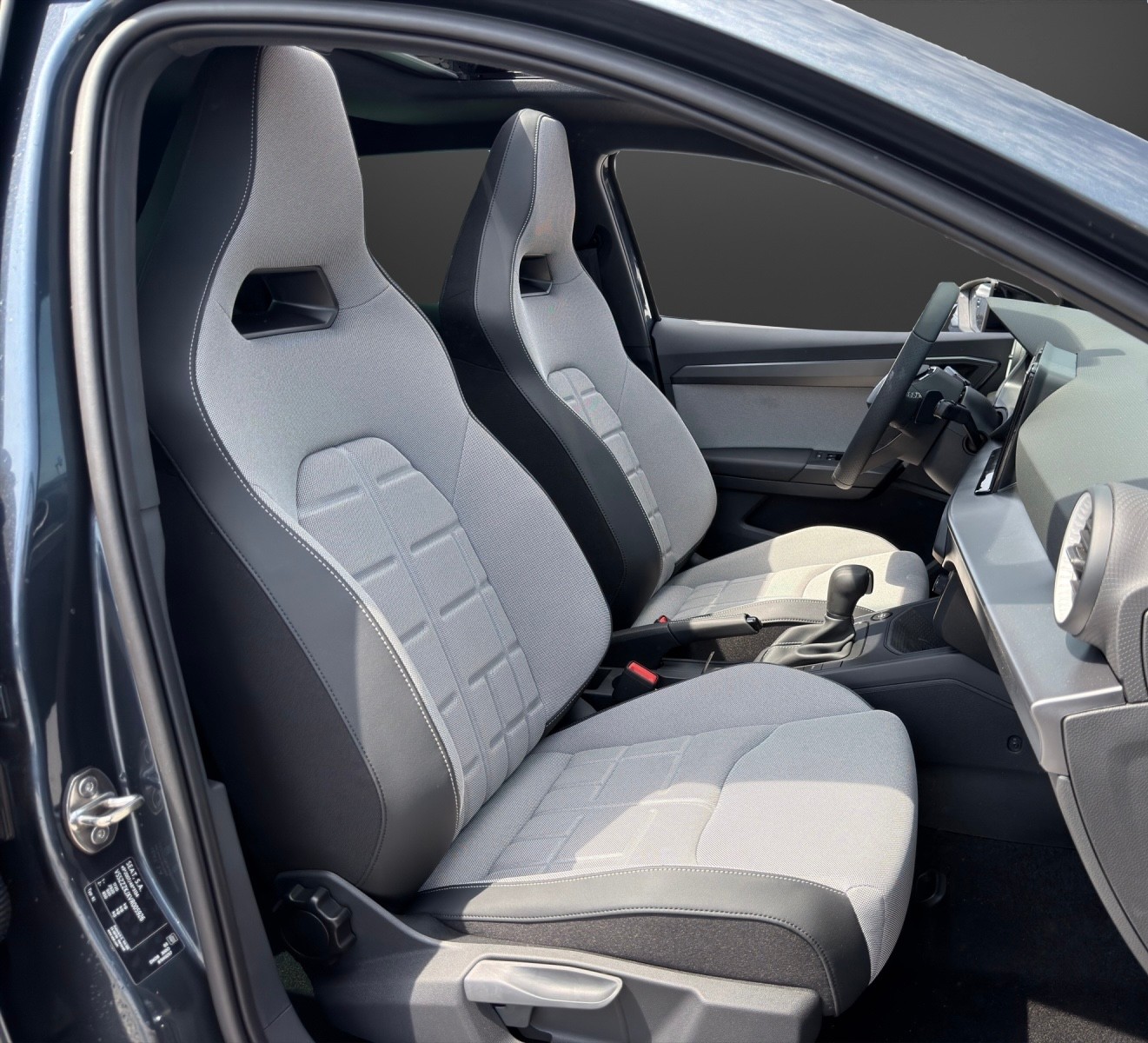 SEAT Ibiza 1.5 EcoTSI FR DSG mit 150 PS * Panoramadach *-image-8