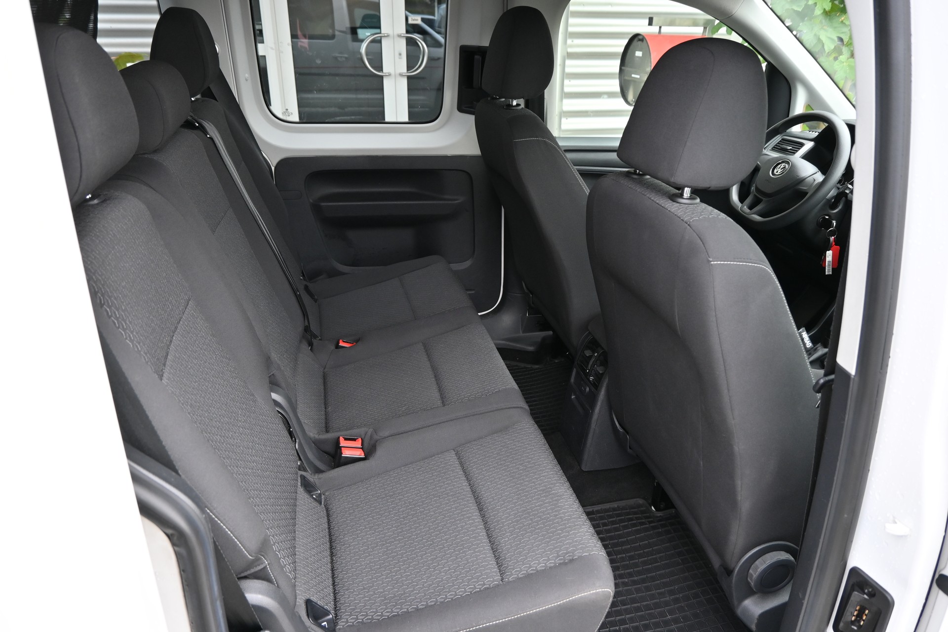 VW Caddy 2.0 TDI Comfortline DSG-image-12