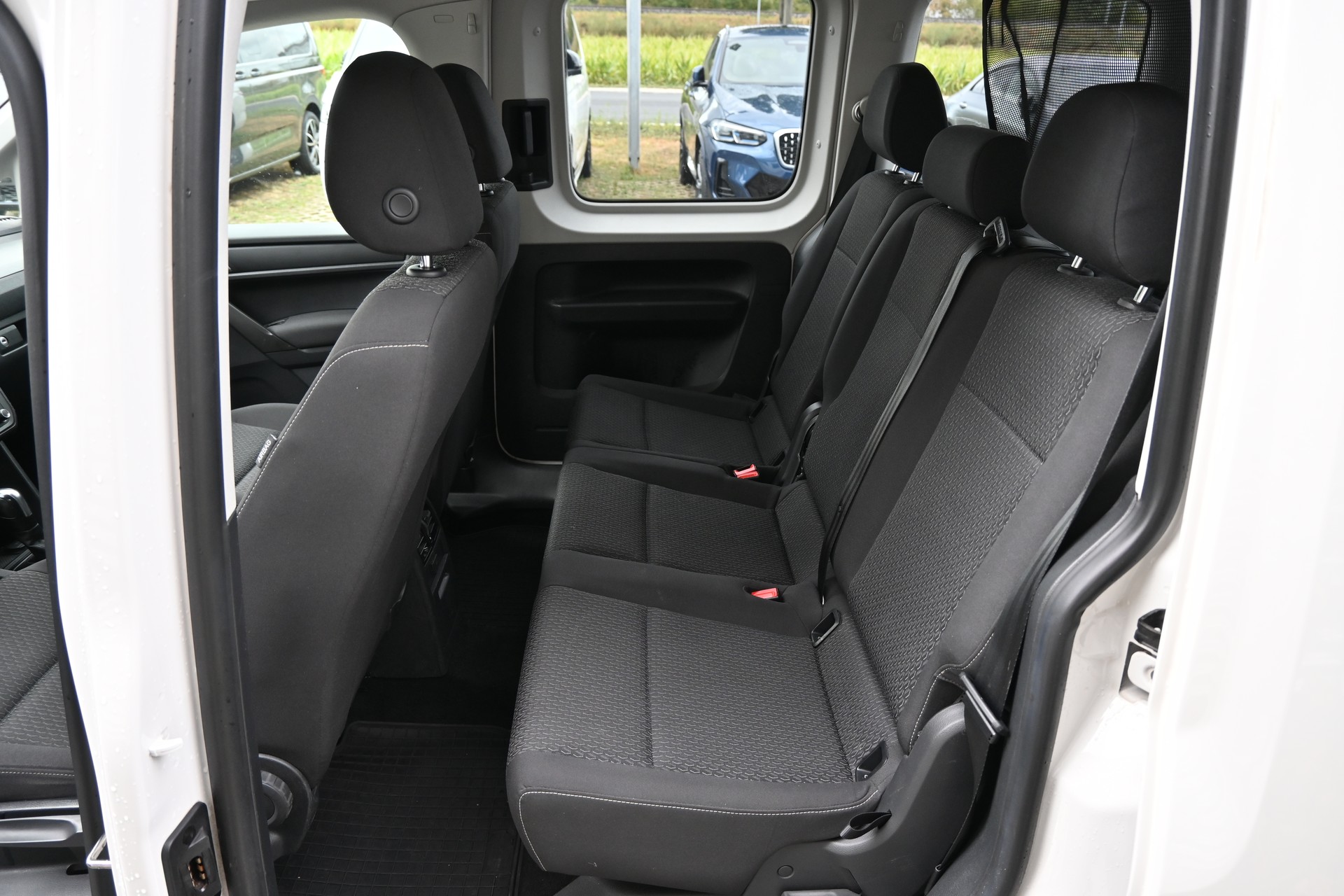 VW Caddy 2.0 TDI Comfortline DSG-image-11