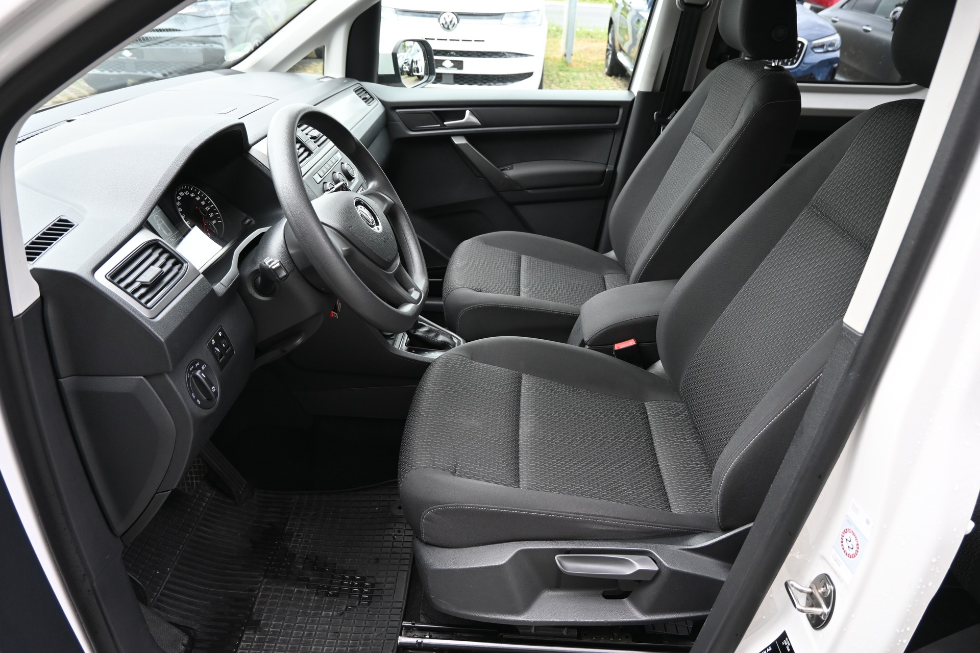 VW Caddy 2.0 TDI Comfortline DSG-image-10