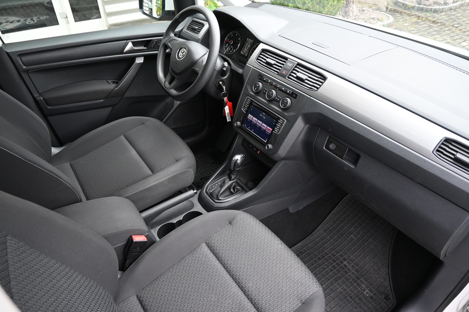 VW Caddy 2.0 TDI Comfortline DSG-image-9