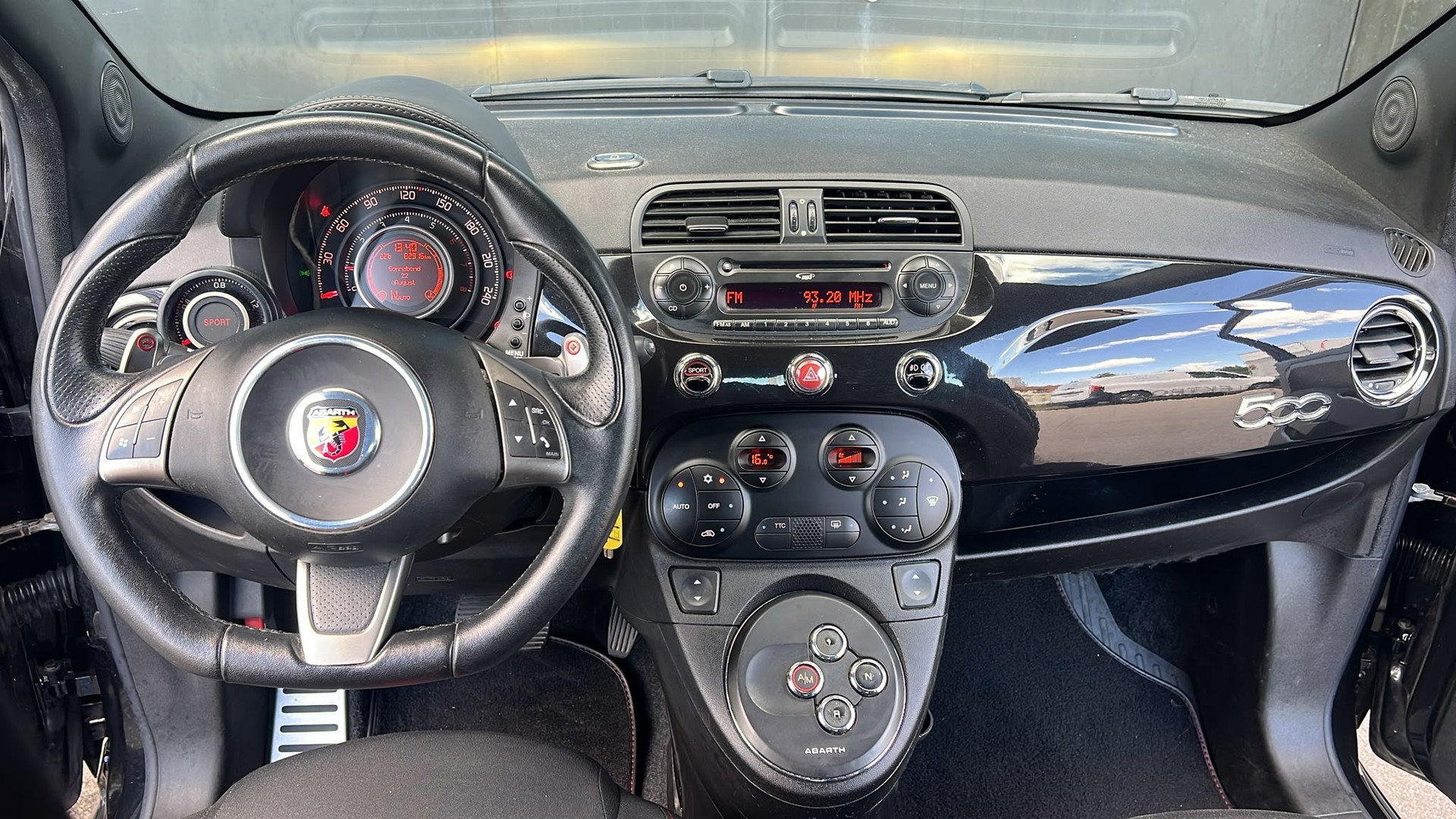 FIAT 500 1.4 16V Turbo Abarth Dualogic-image-8