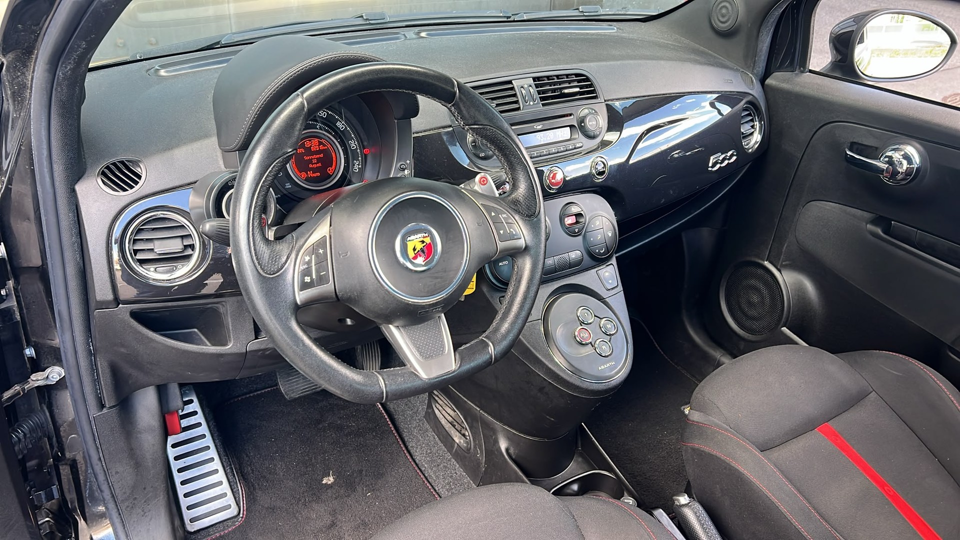 FIAT 500 1.4 16V Turbo Abarth Dualogic-image-9