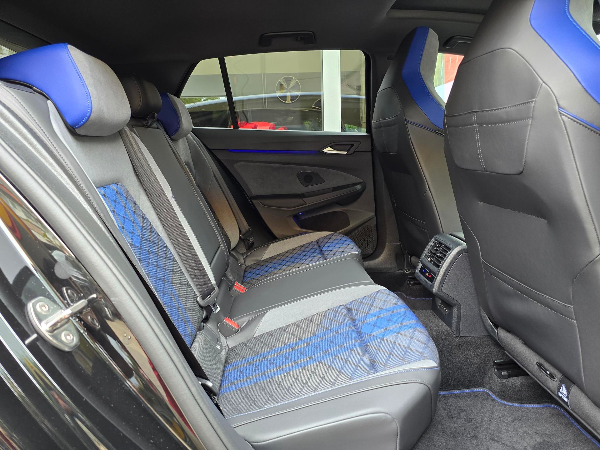 VW Golf 2.0 TSI R Black Edition DSG 4 Motion-image-9
