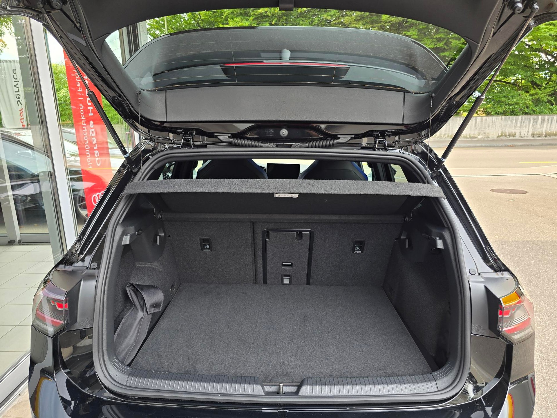 VW Golf 2.0 TSI R Black Edition DSG 4 Motion-image-10