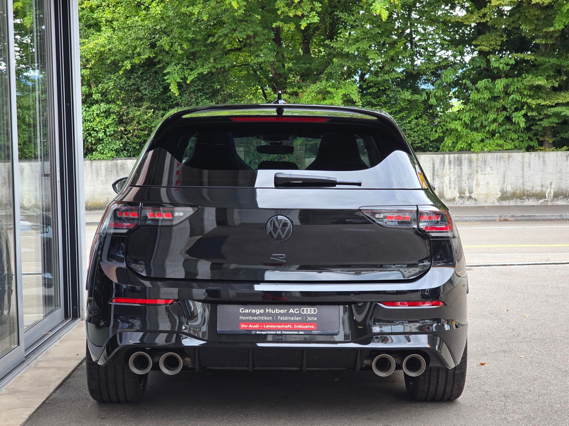 VW Golf 2.0 TSI R Black Edition DSG 4 Motion-image-4