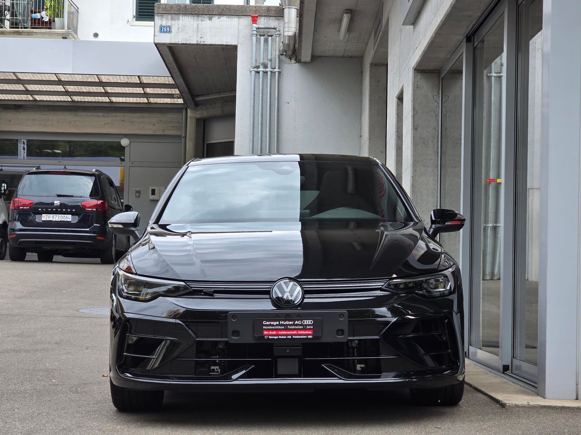 VW Golf 2.0 TSI R Black Edition DSG 4 Motion-image-3