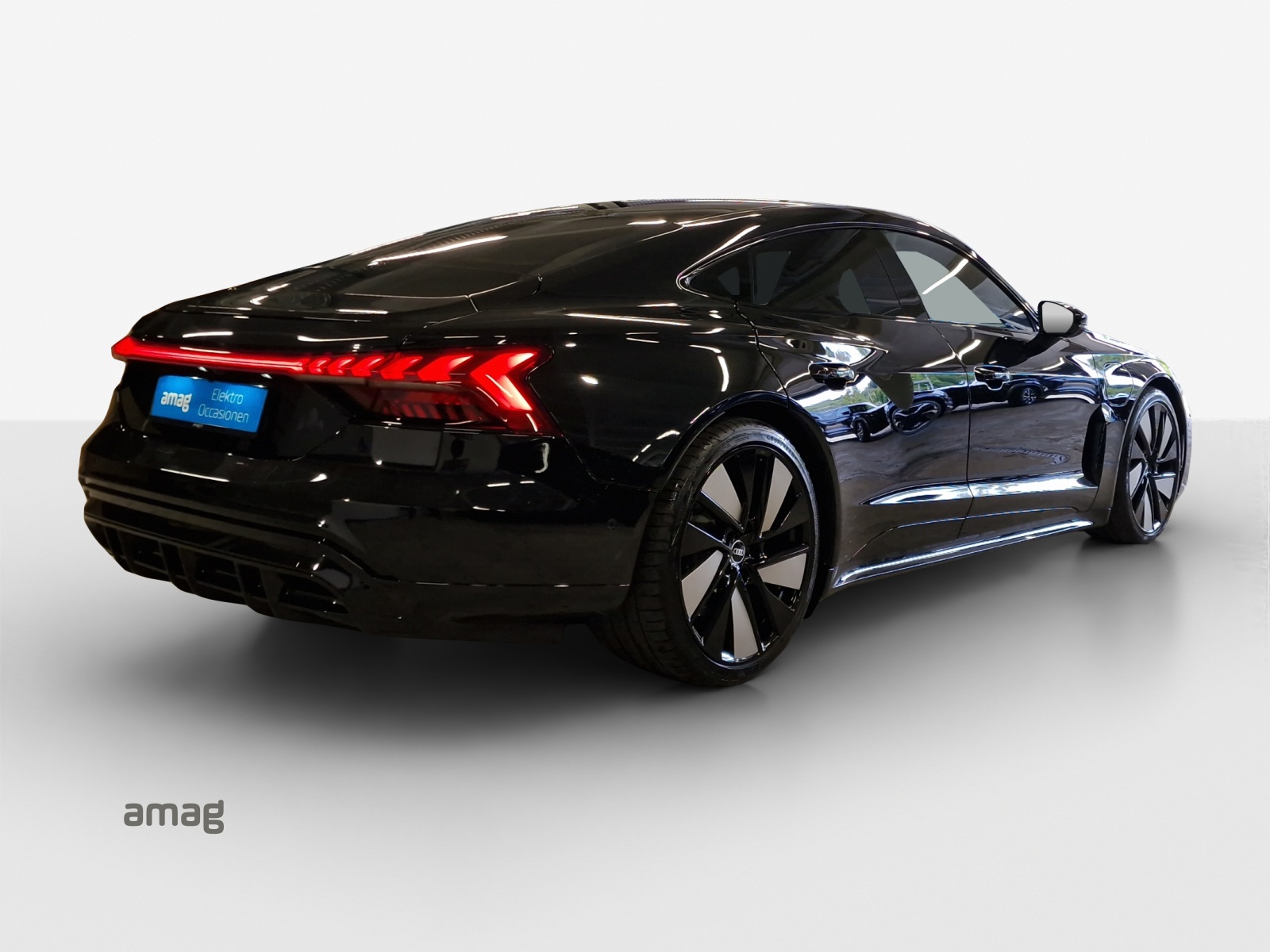 AUDI e-tron GT quattro-image-4