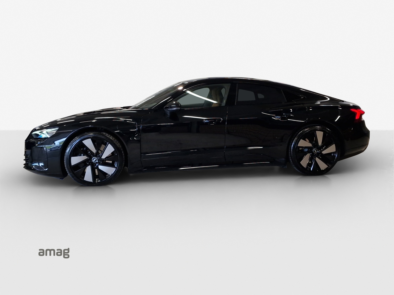 AUDI e-tron GT quattro-showroom-element-1