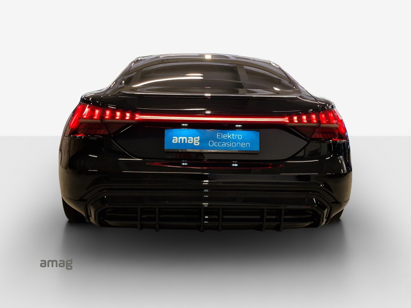 AUDI e-tron GT quattro-showroom-element-3