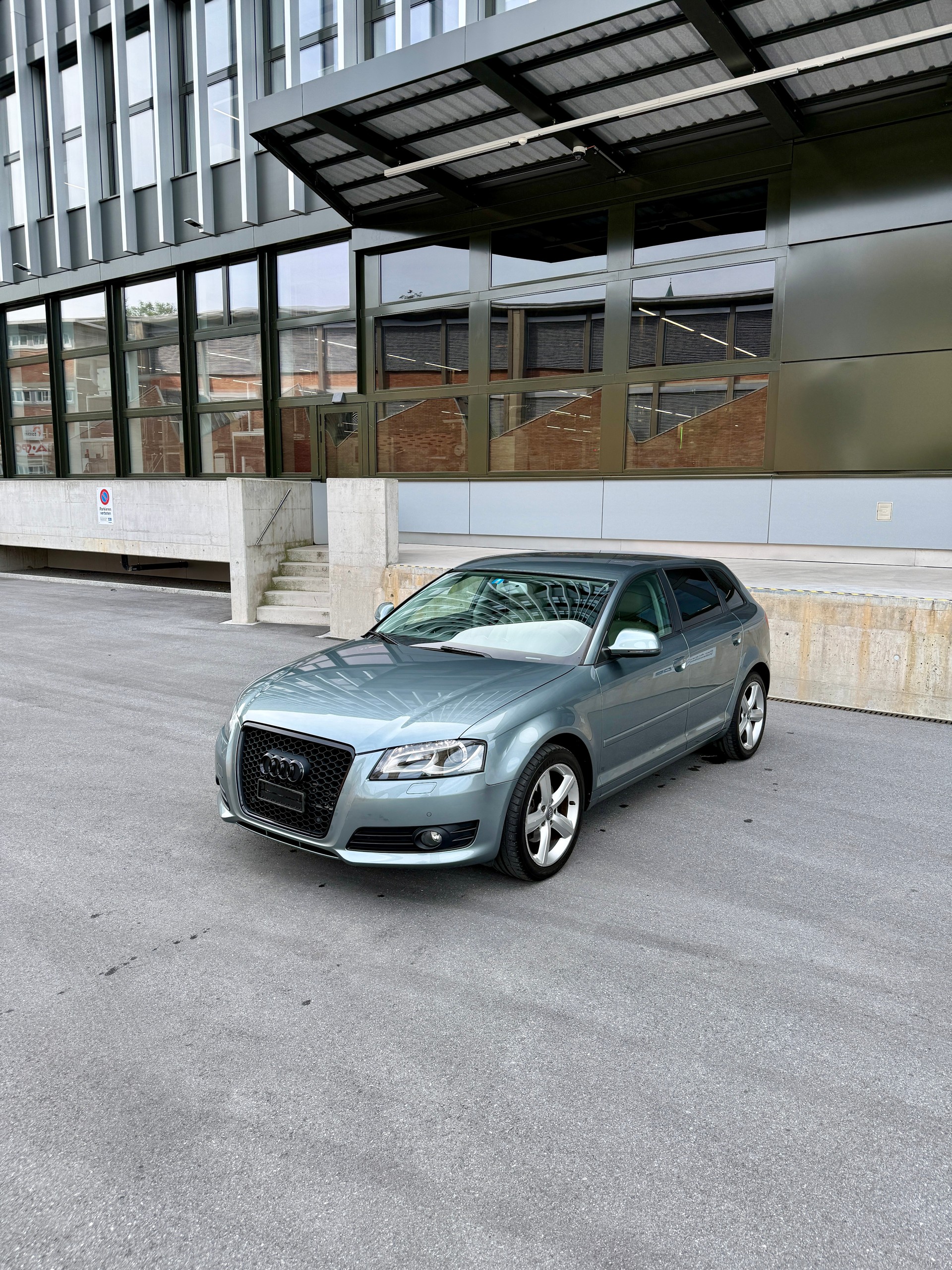 AUDI A3 Sportback 1.8 TFSI Ambiente S-tronic-image-0