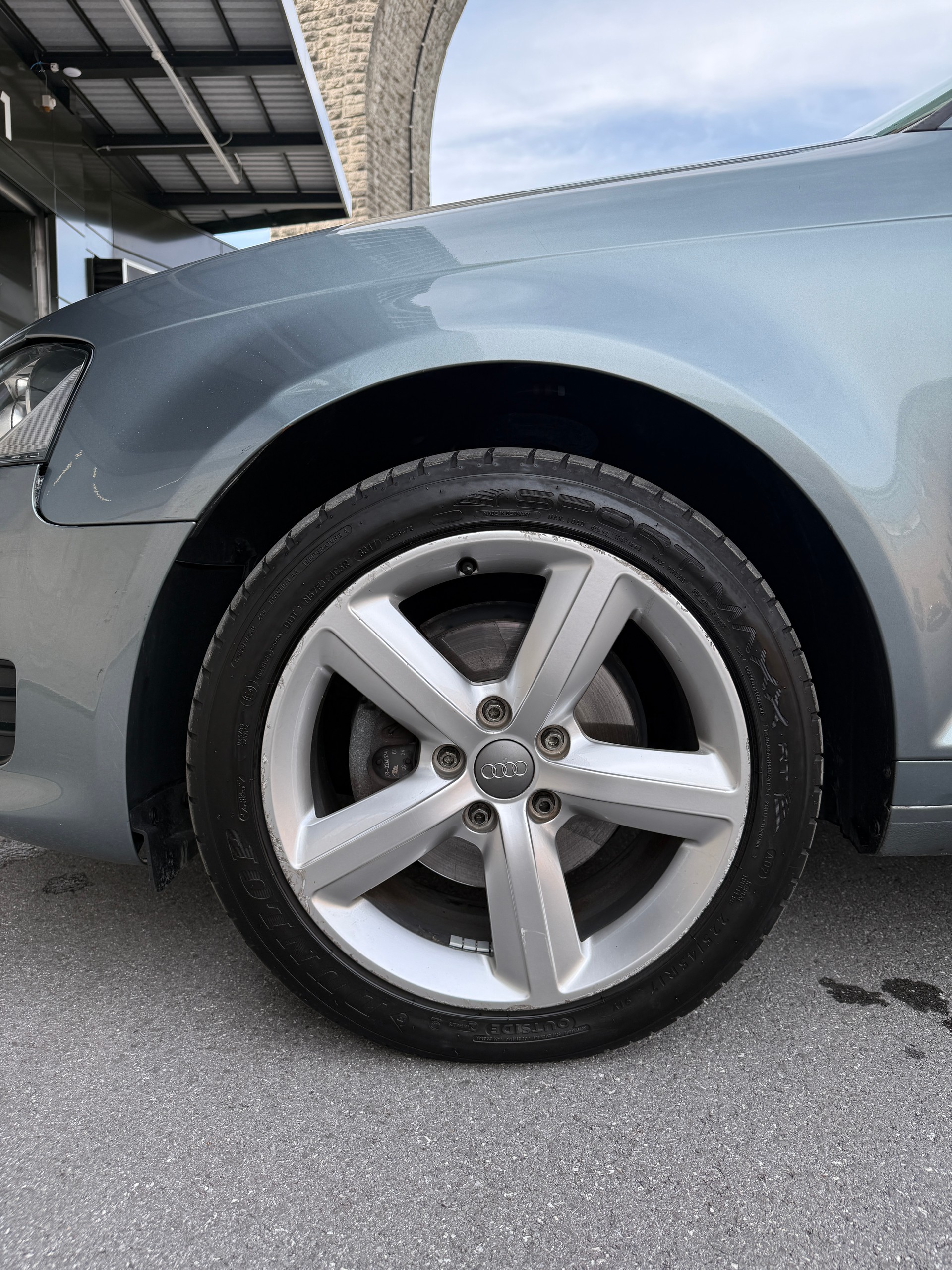 AUDI A3 Sportback 1.8 TFSI Ambiente S-tronic-image-14