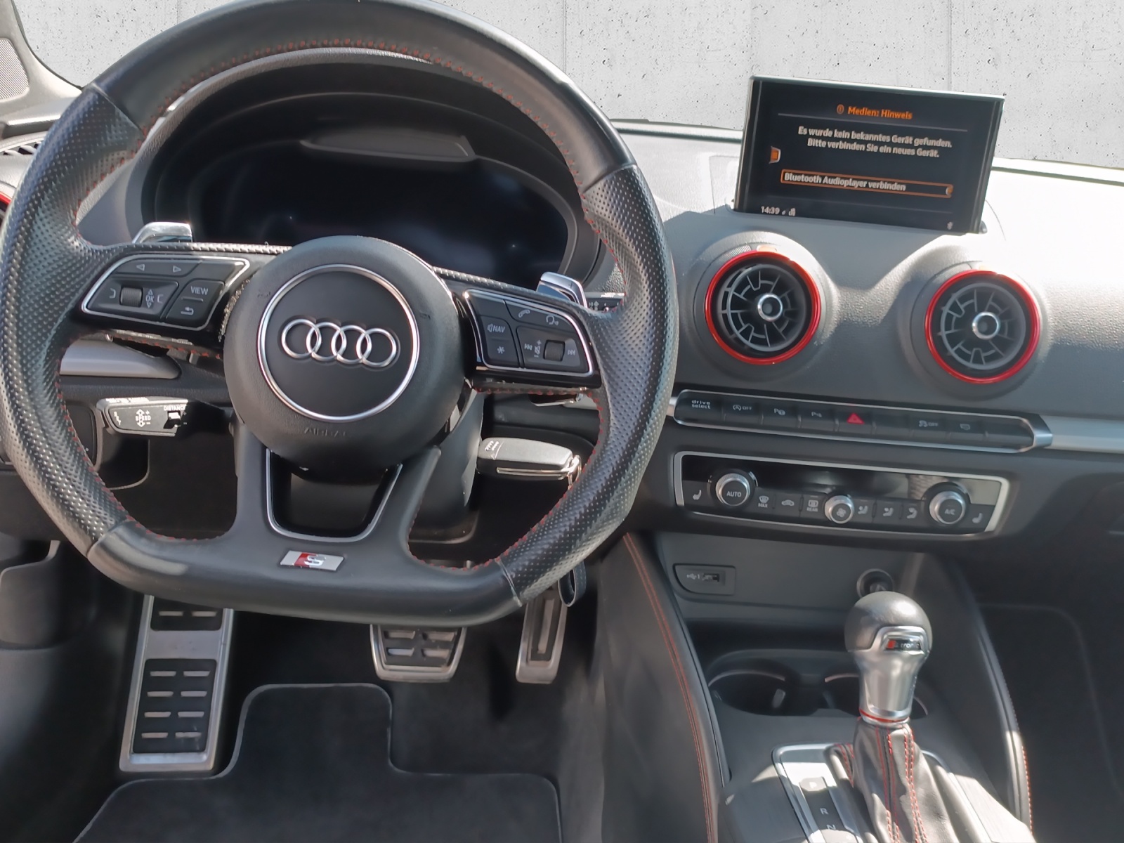 AUDI S3 Cabriolet 2.0 TFSI quattro S-tronic-image-13