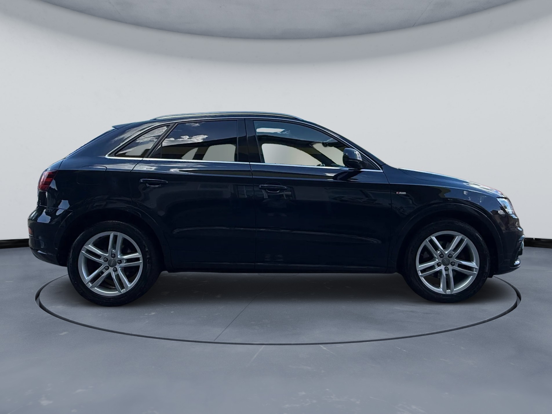 AUDI Q3 S-line 2.0 TDI quattro S-tronic *Rückfahrkamera*Panorama*Totwinkel Assistent*Sitzheizung*EL-Anhängerkupplung 2000KG*-image-3