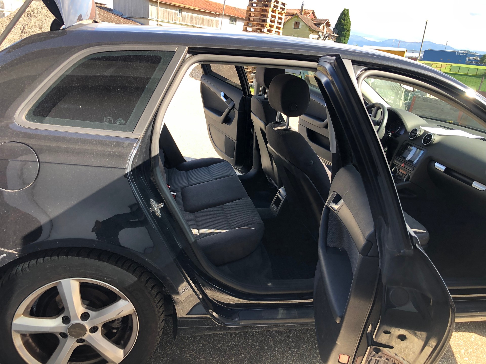 AUDI A3 Sportback 1.8 Turbo FSI Attraction-image-10